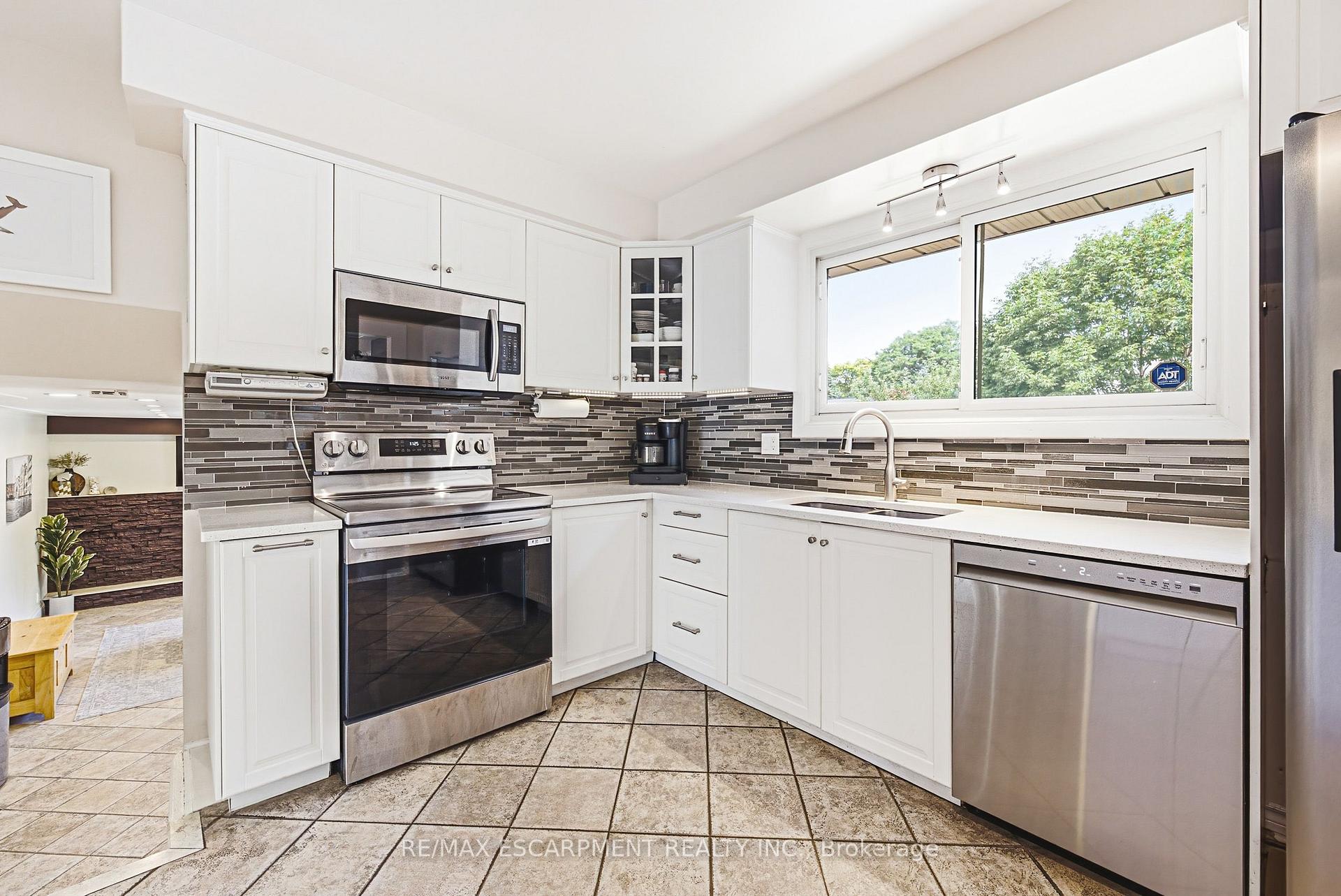 Photo 9 of 364 Fennell Avenue W, Hamilton, Buchanan — HOMEH