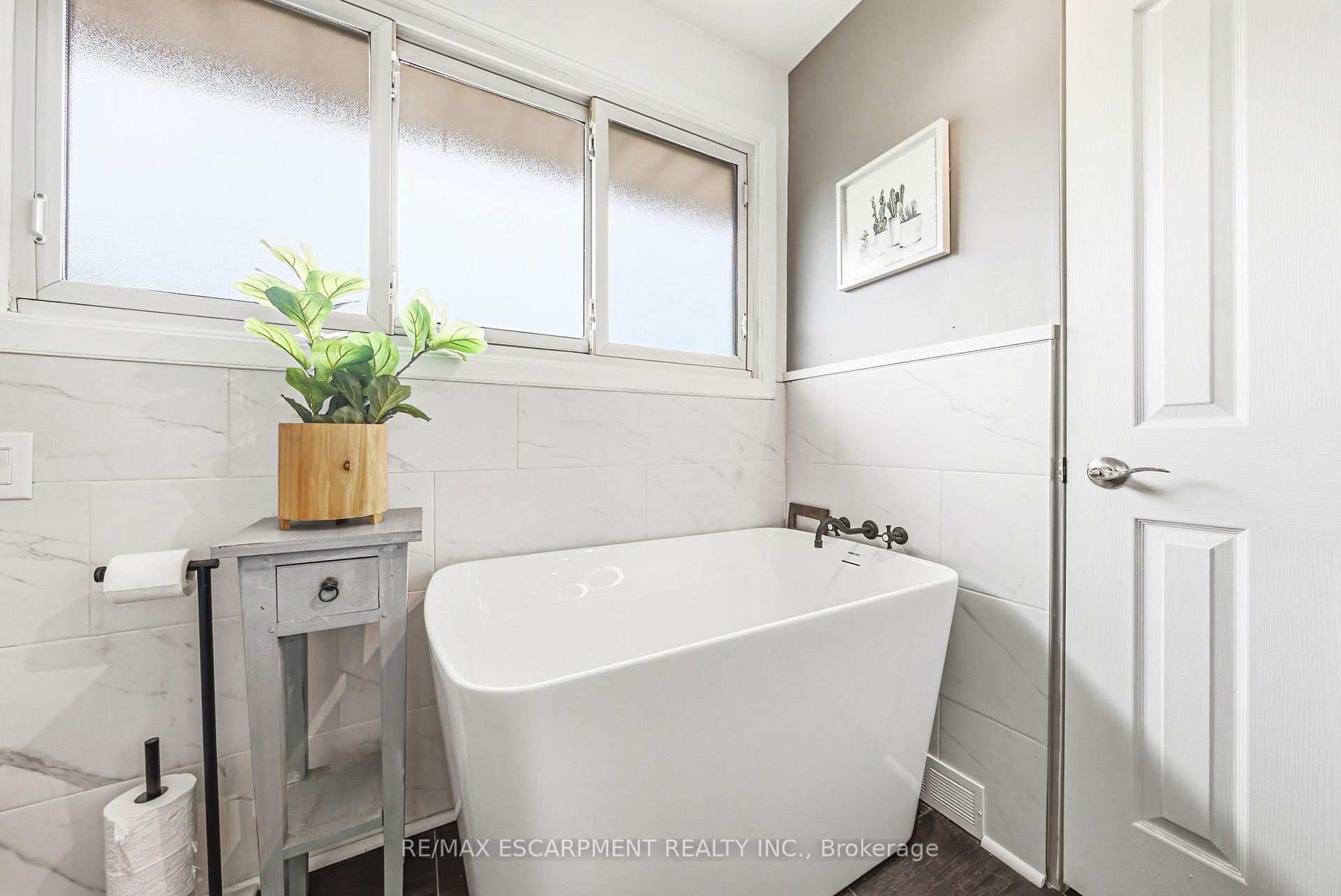 Photo 23 of 364 Fennell Avenue W, Hamilton, Buchanan — HOMEH