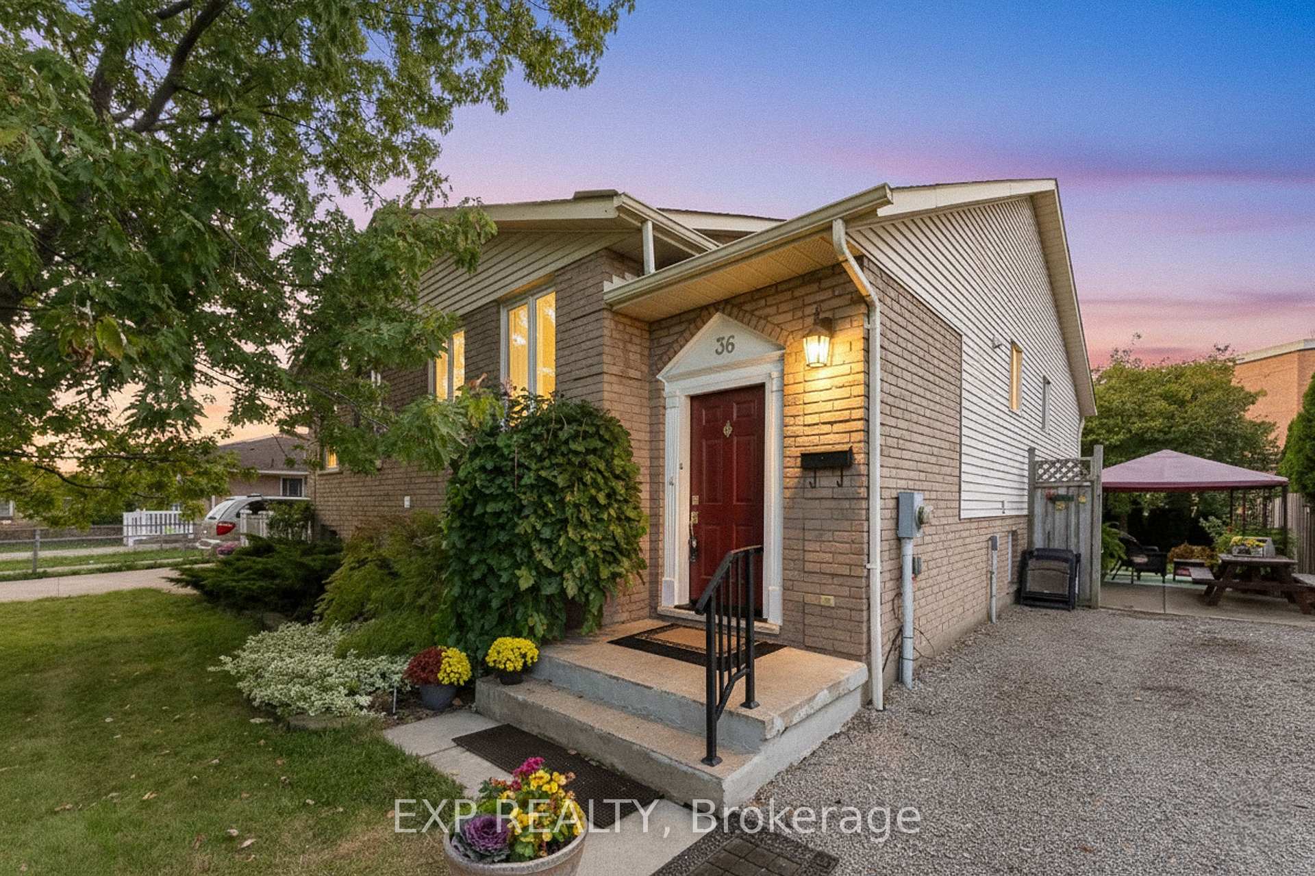 Photo 40 of 36 Vintage Crescent, St. Catharines, Ridley — HOMEH