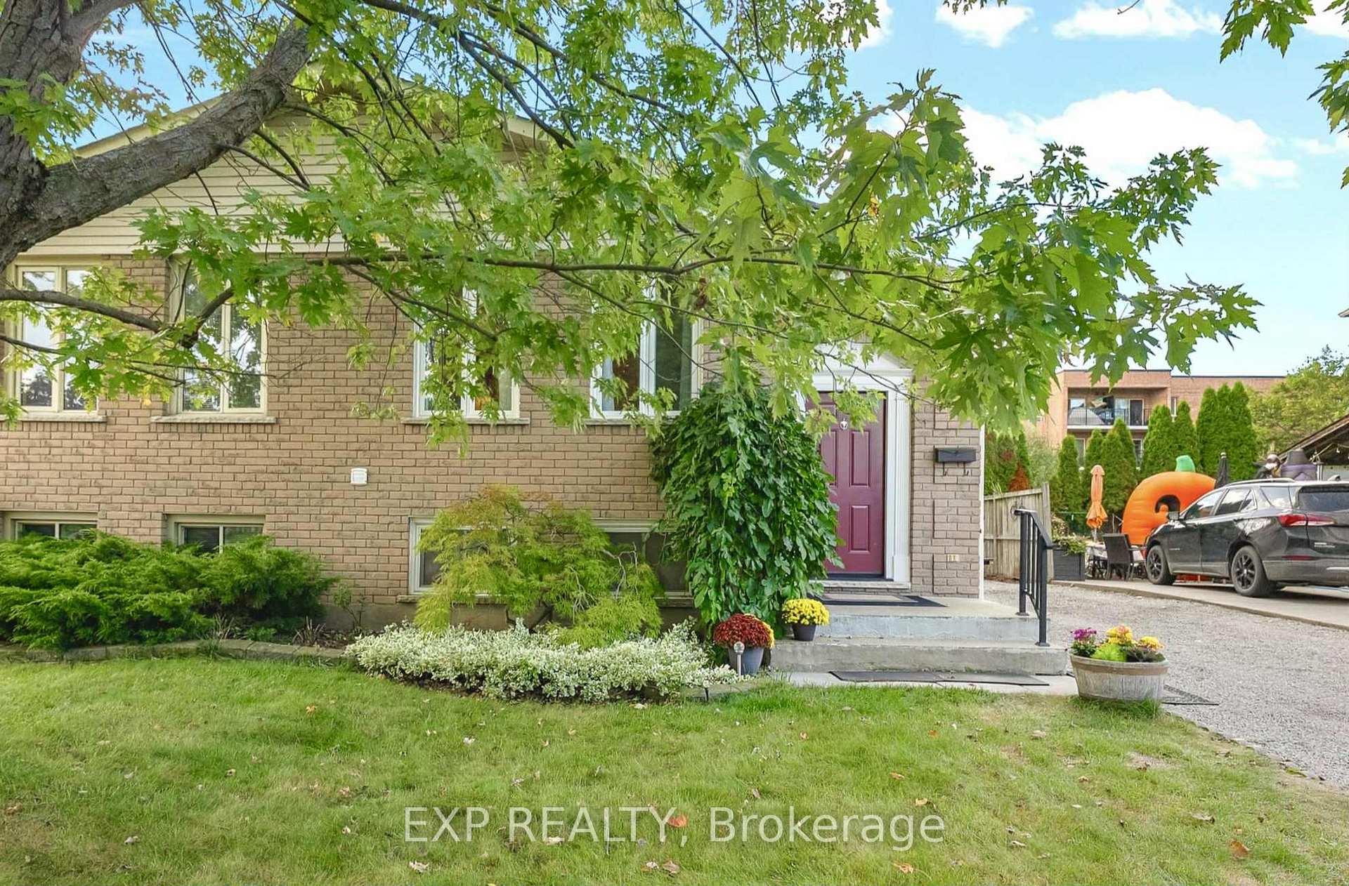 Photo 39 of 36 Vintage Crescent, St. Catharines, Ridley — HOMEH
