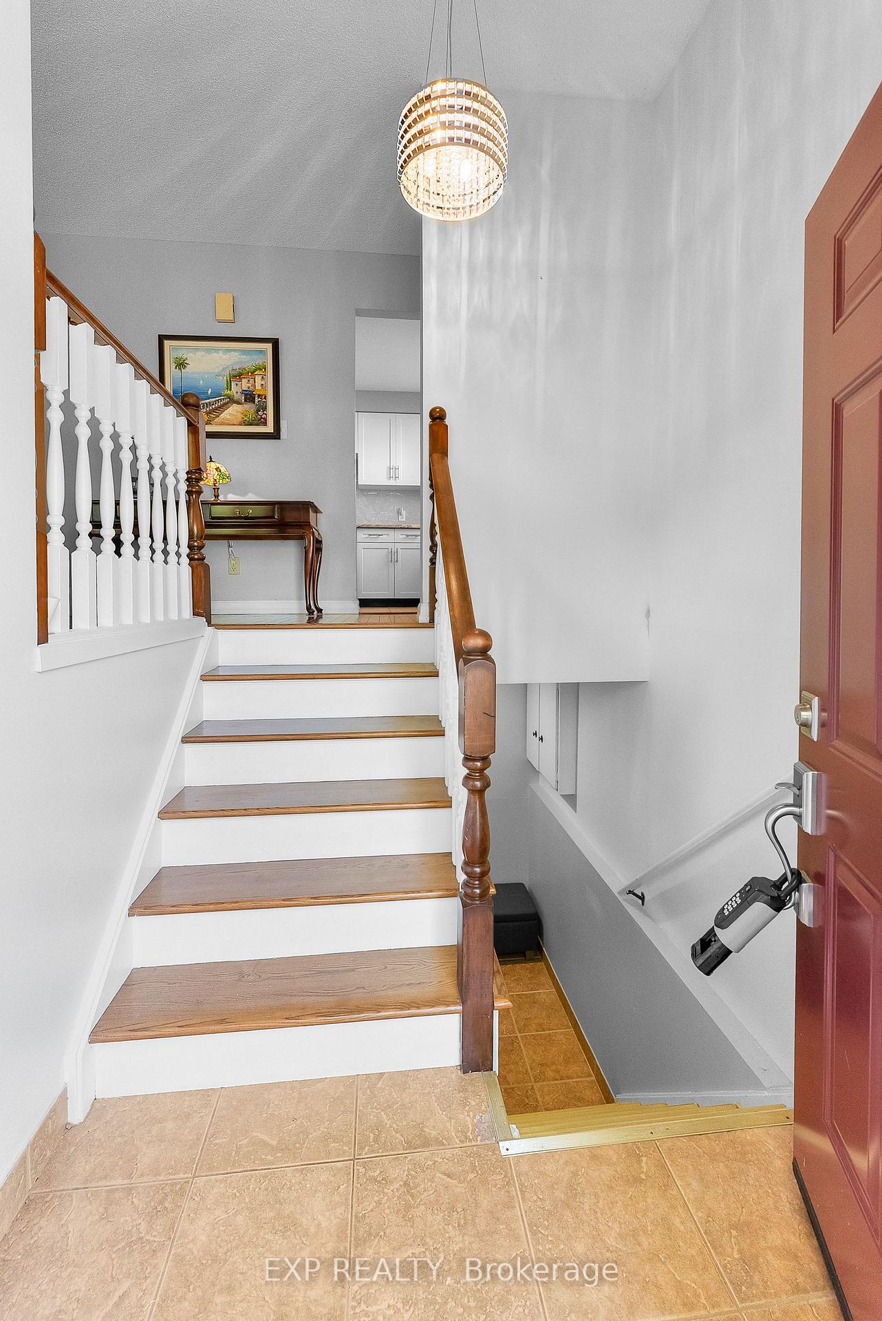 Photo 4 of 36 Vintage Crescent, St. Catharines, Ridley — HOMEH