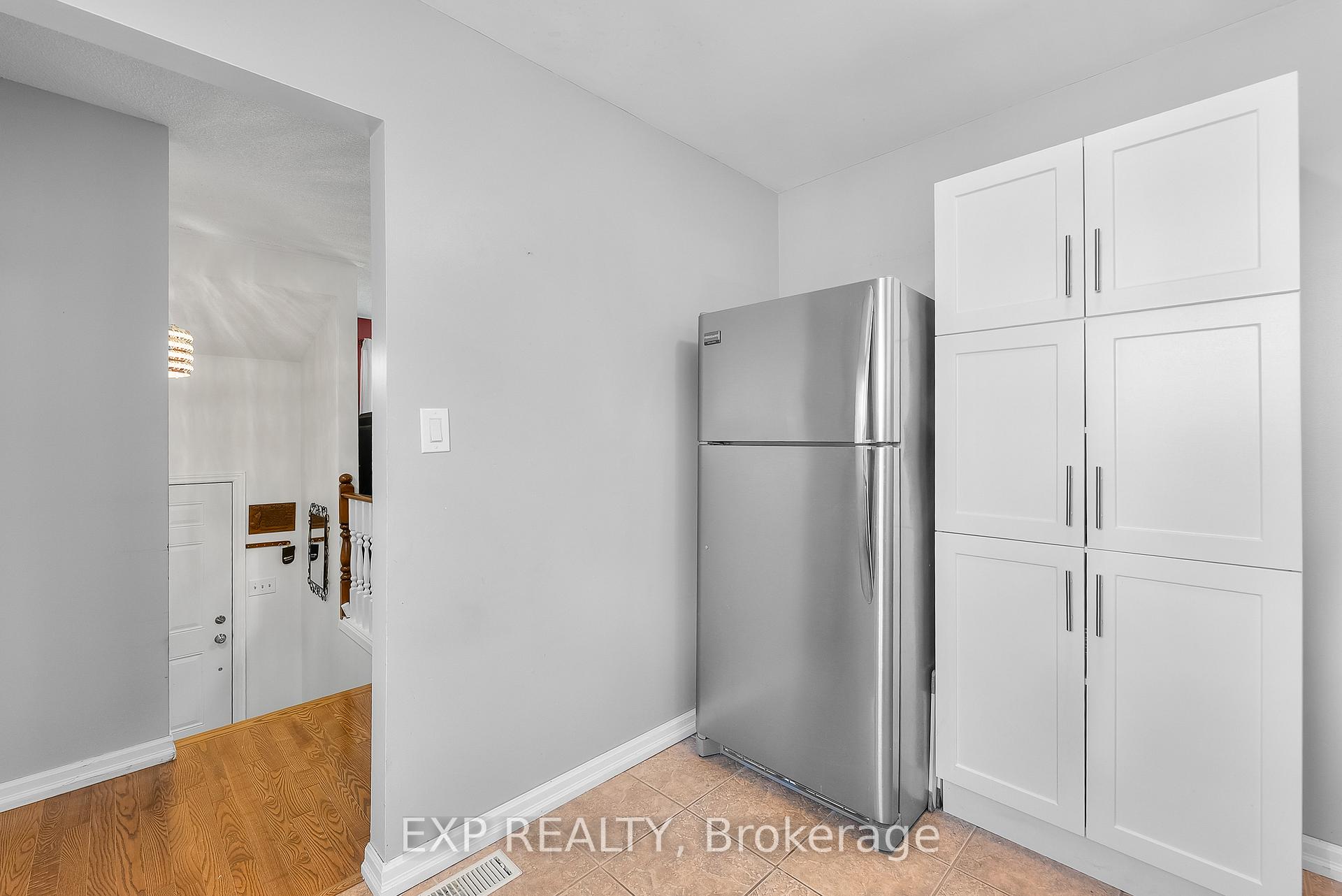 Photo 12 of 36 Vintage Crescent, St. Catharines, Ridley — HOMEH