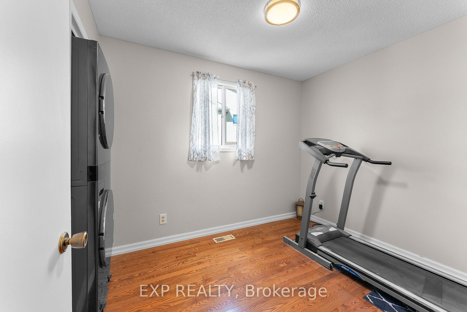 Photo 26 of 36 Vintage Crescent, St. Catharines, Ridley — HOMEH