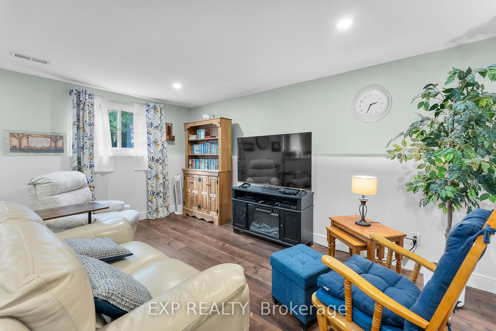 Photo 27 of 36 Vintage Crescent, St. Catharines, Ridley — HOMEH