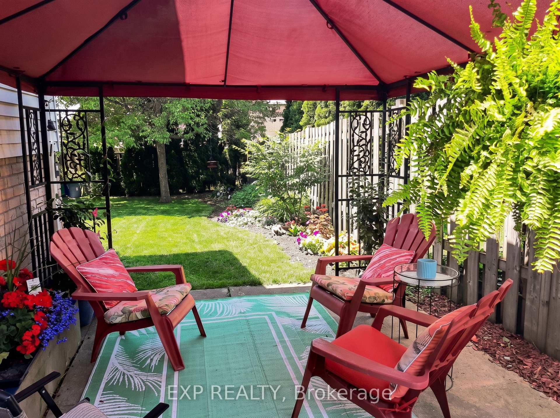Photo 32 of 36 Vintage Crescent, St. Catharines, Ridley — HOMEH