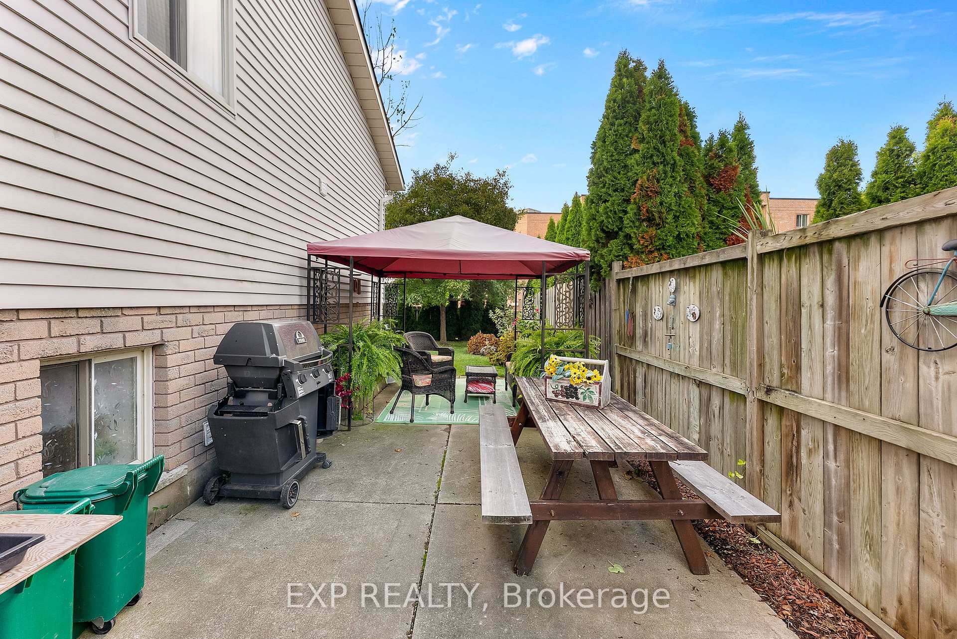 Photo 42 of 36 Vintage Crescent, St. Catharines, Ridley — HOMEH