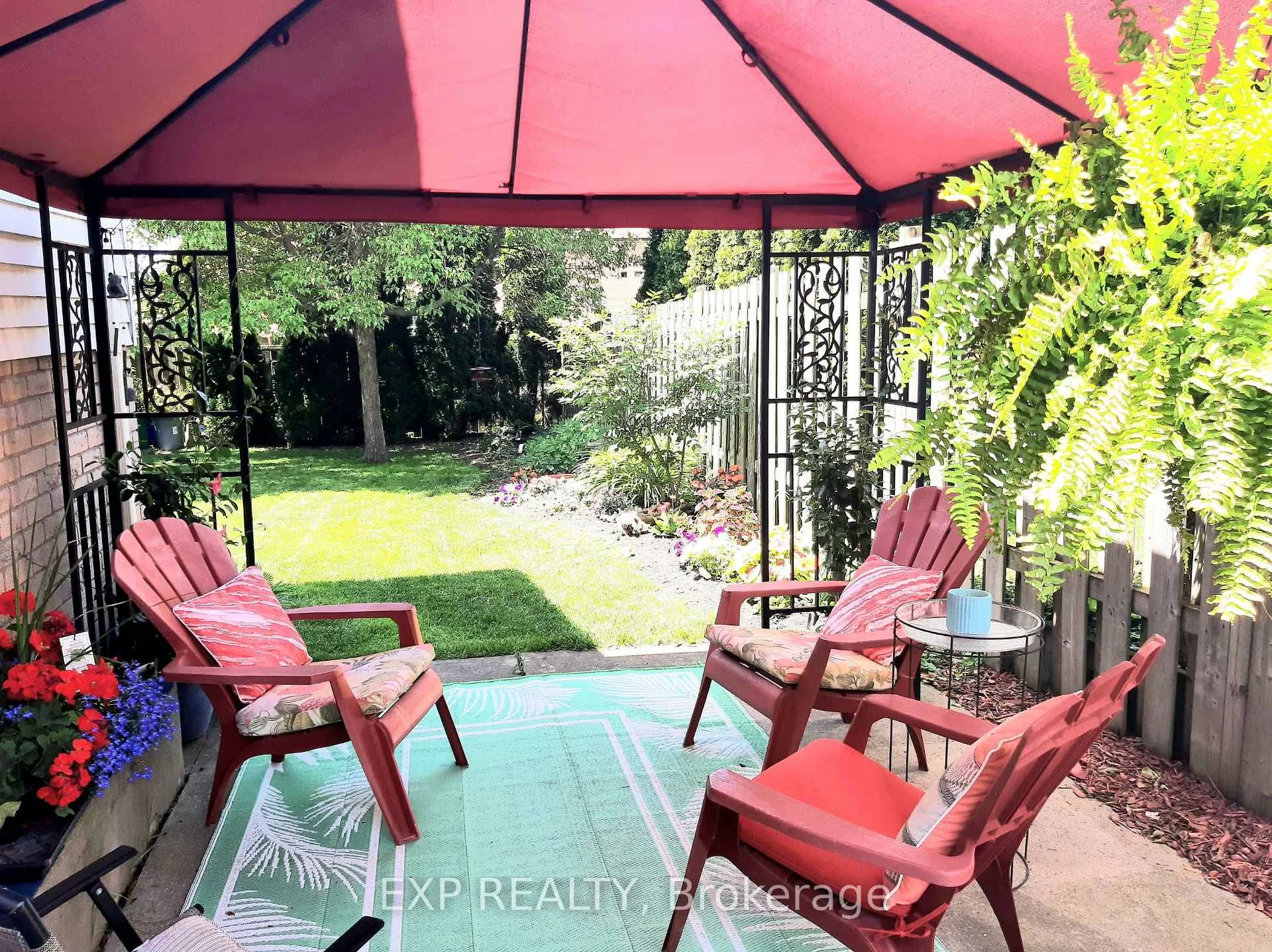 Photo 35 of 36 Vintage Crescent, St. Catharines, Ridley — HOMEH