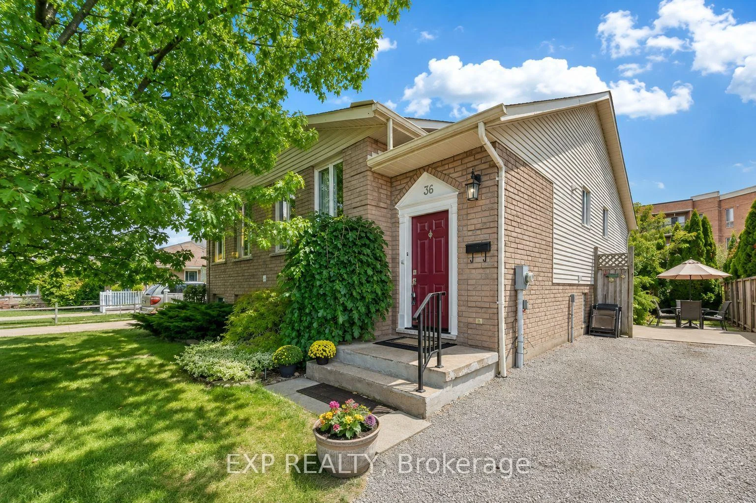 Photo 1 of 36 Vintage Crescent, St. Catharines, Ridley — HOMEH