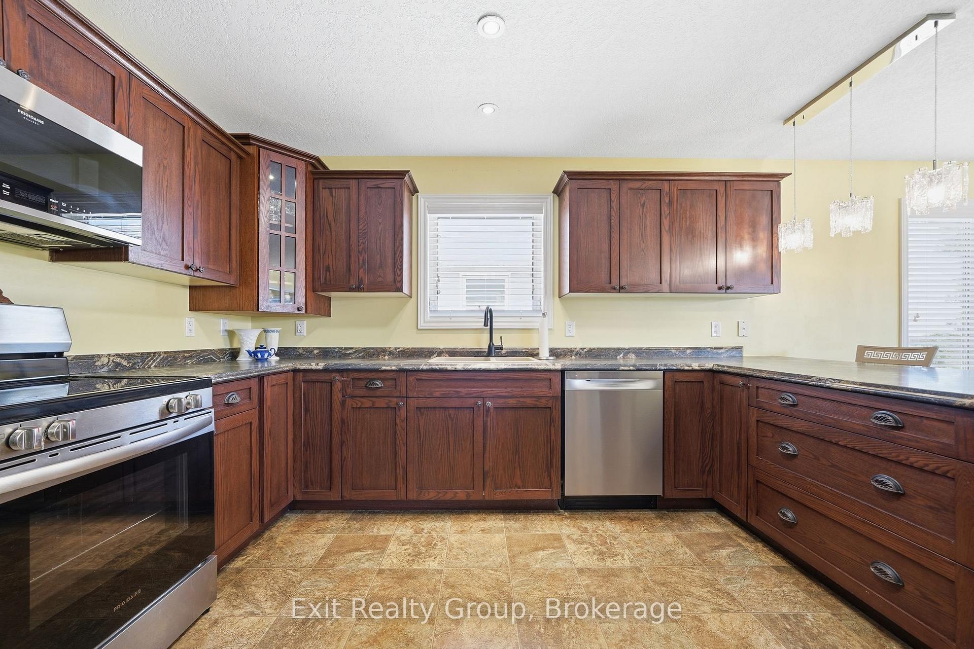 Photo 16 of 23 Mount Grove Crescent, Prince Edward County, Wellington Ward — HOMEH