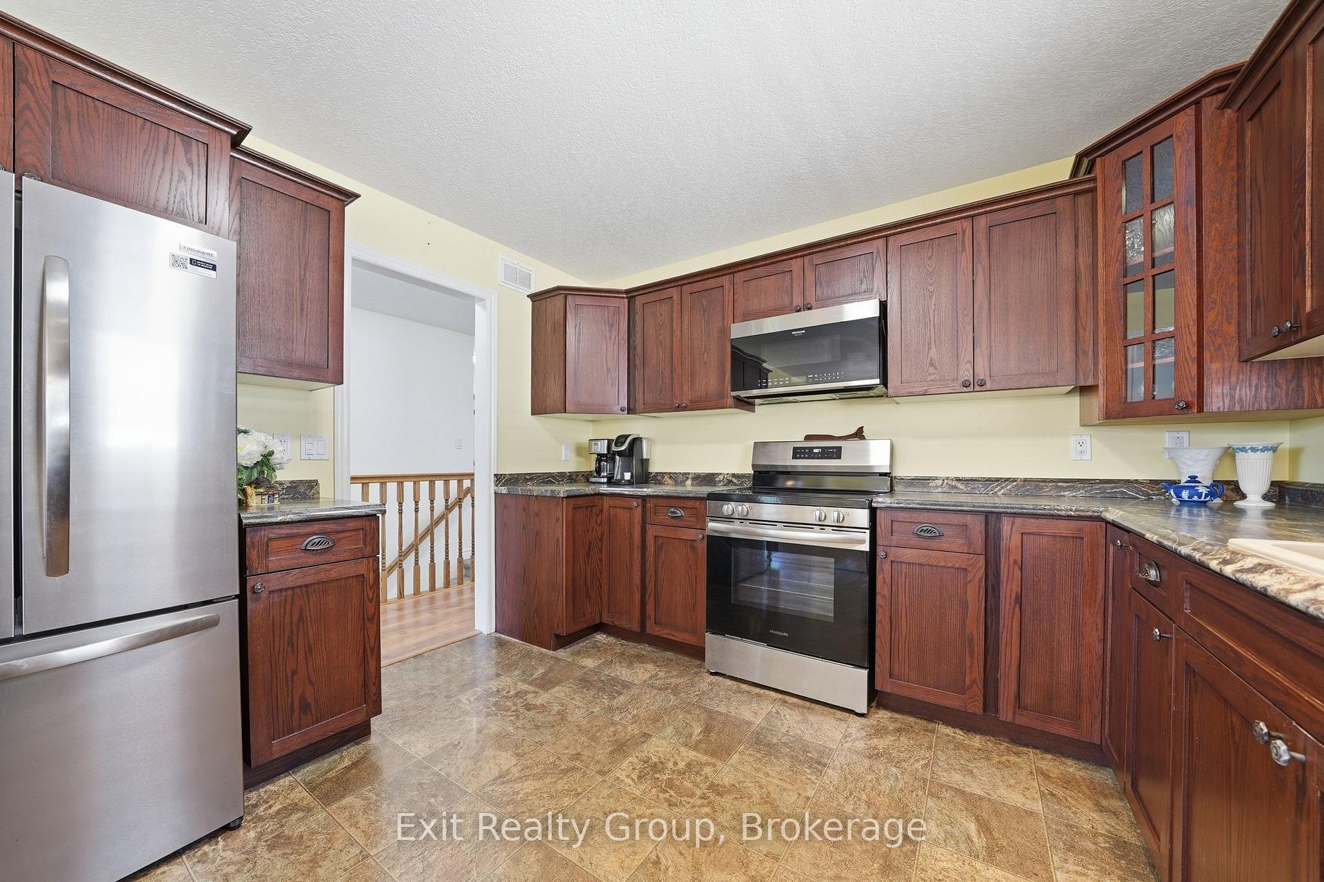 Photo 19 of 23 Mount Grove Crescent, Prince Edward County, Wellington Ward — HOMEH