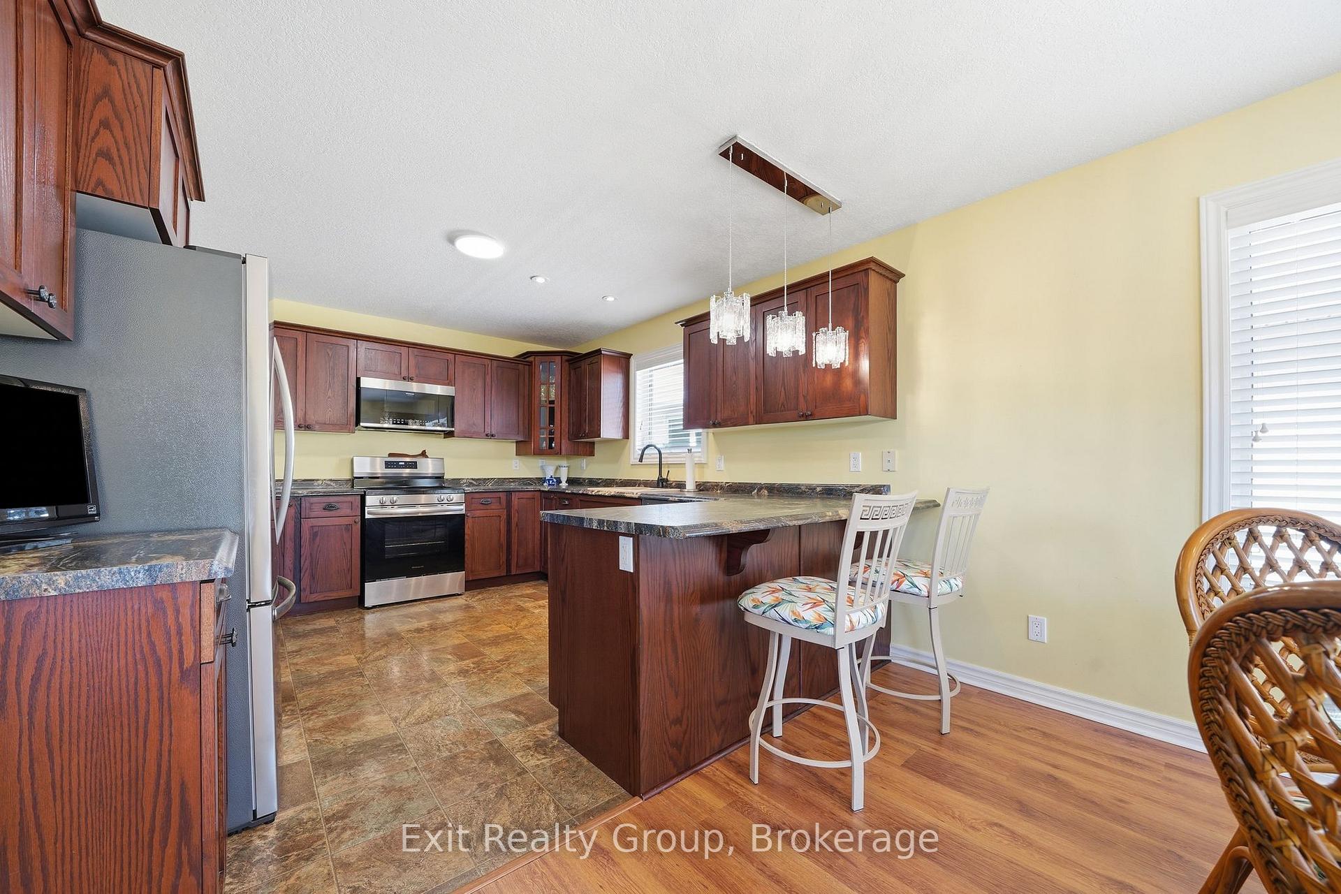 Photo 20 of 23 Mount Grove Crescent, Prince Edward County, Wellington Ward — HOMEH