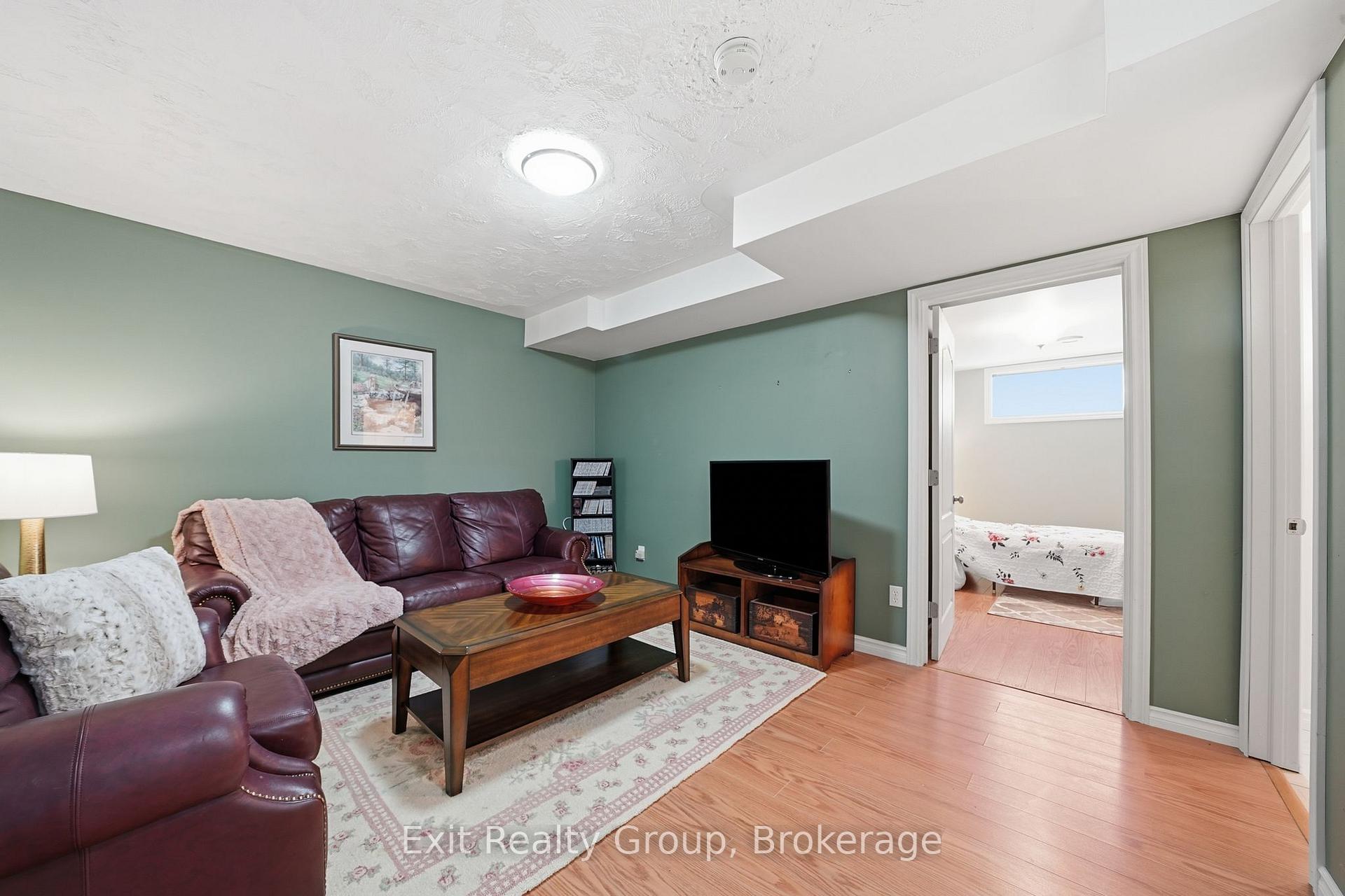 Photo 32 of 23 Mount Grove Crescent, Prince Edward County, Wellington Ward — HOMEH
