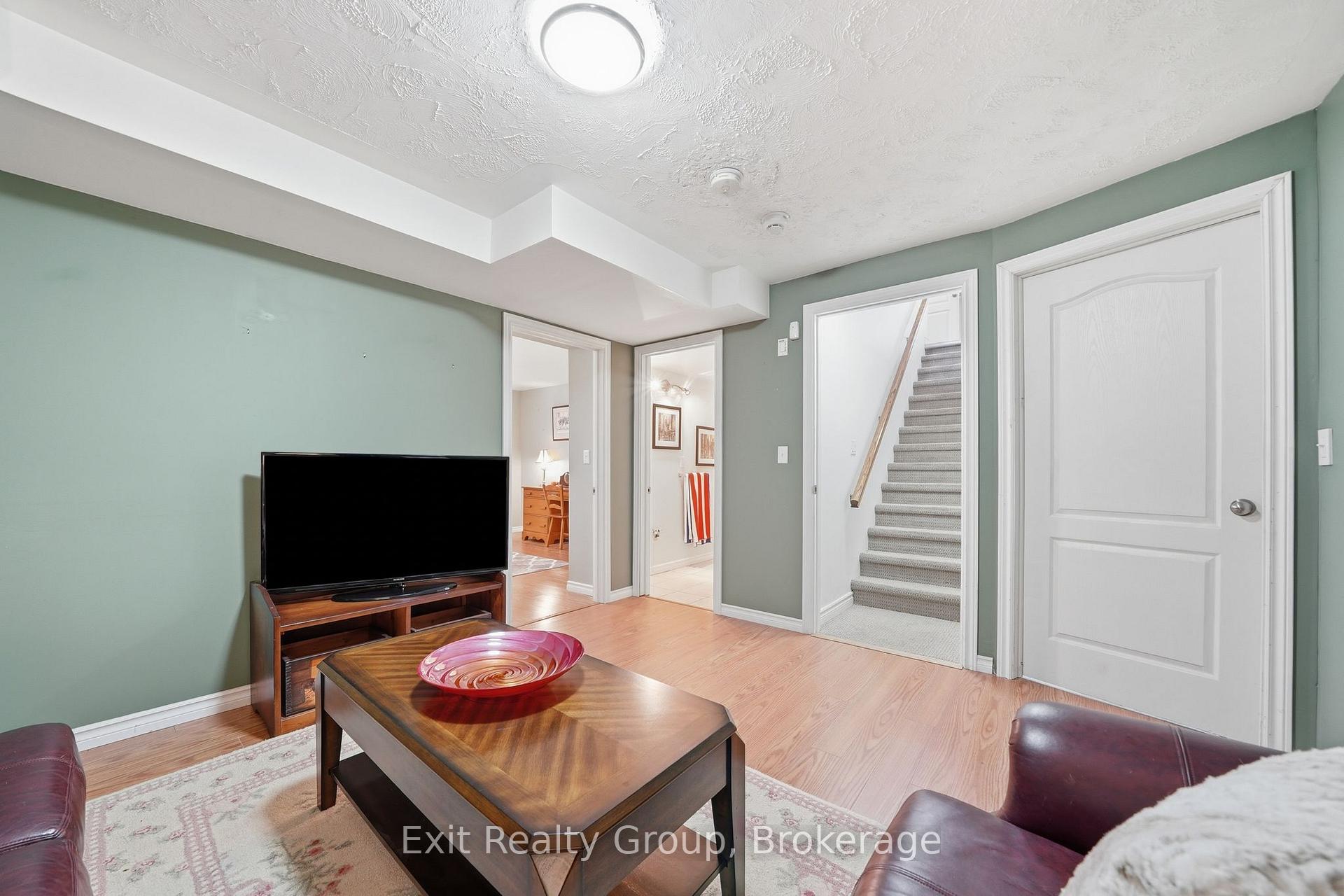 Photo 33 of 23 Mount Grove Crescent, Prince Edward County, Wellington Ward — HOMEH