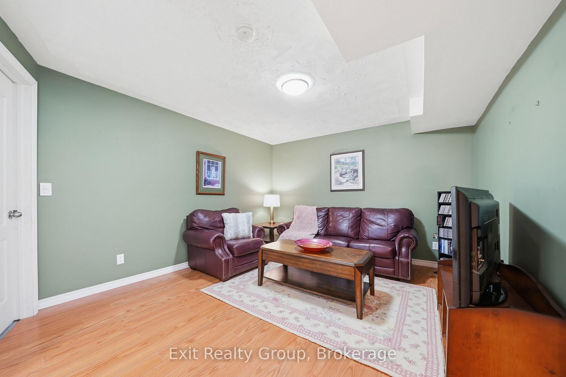 Photo 34 of 23 Mount Grove Crescent, Prince Edward County, Wellington Ward — HOMEH