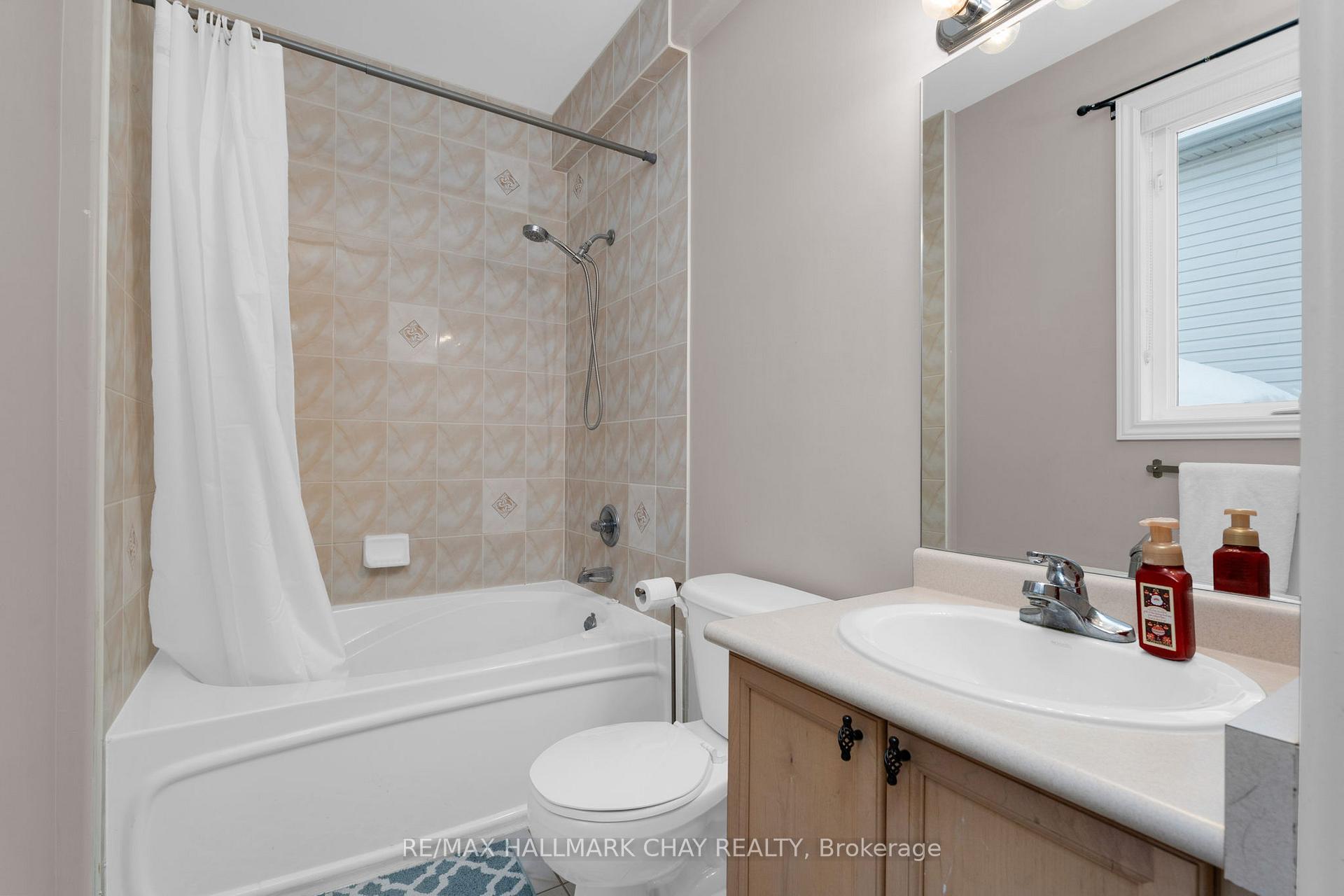 Photo 11 of 12 Oakmont Avenue, Oro-Medonte, Horseshoe Valley — HOMEH