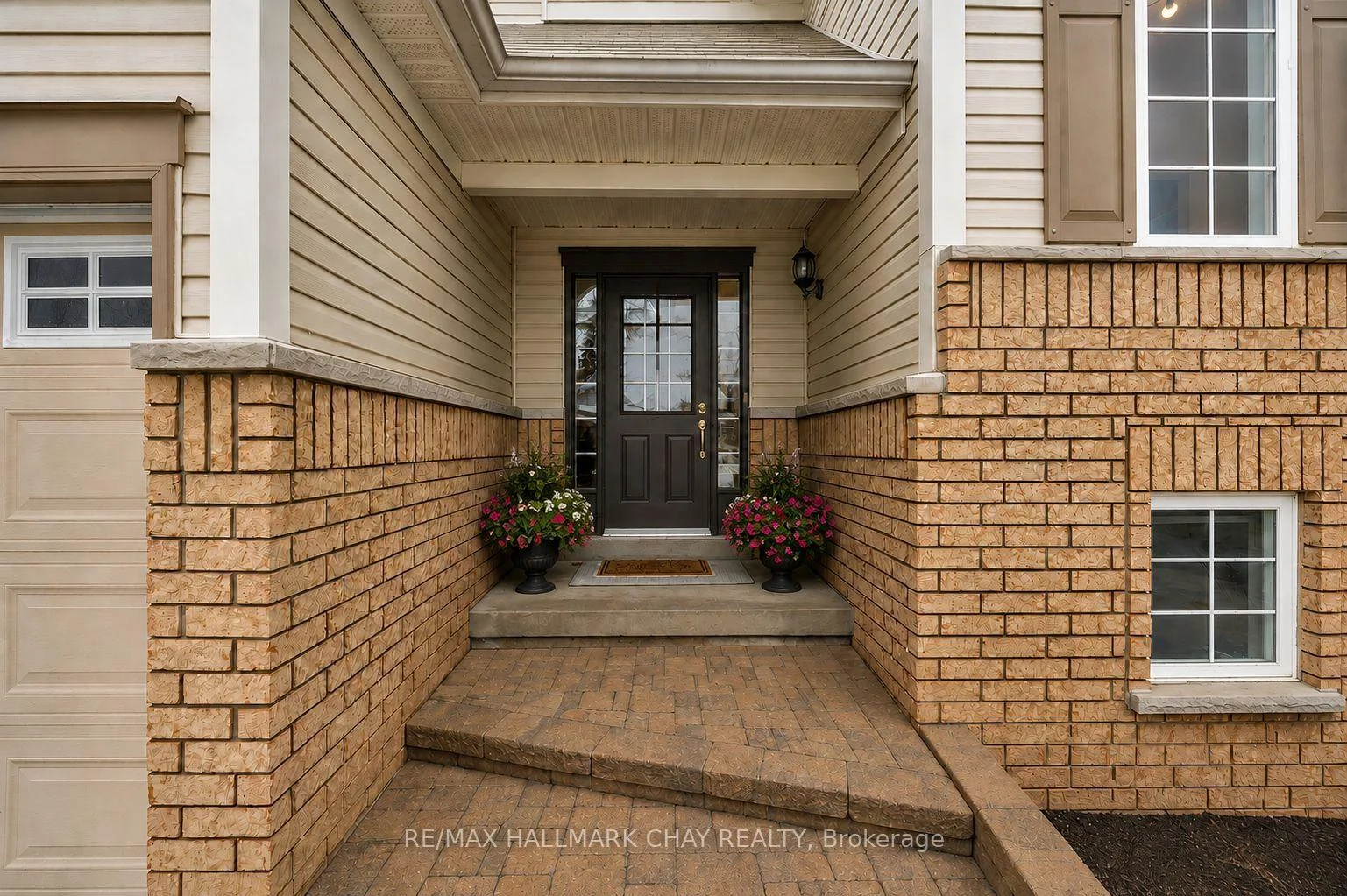 Photo 2 of 12 Oakmont Avenue, Oro-Medonte, Horseshoe Valley — HOMEH