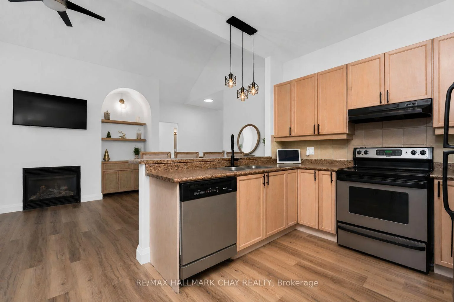 Photo 7 of 12 Oakmont Avenue, Oro-Medonte, Horseshoe Valley — HOMEH
