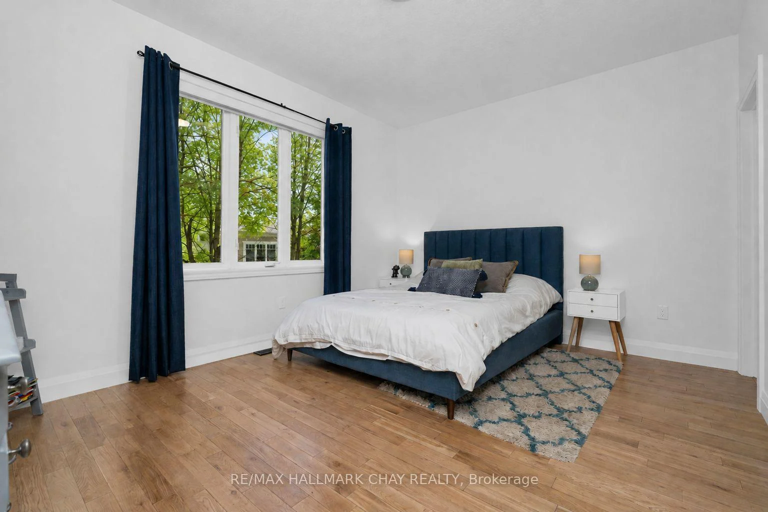 Photo 9 of 12 Oakmont Avenue, Oro-Medonte, Horseshoe Valley — HOMEH