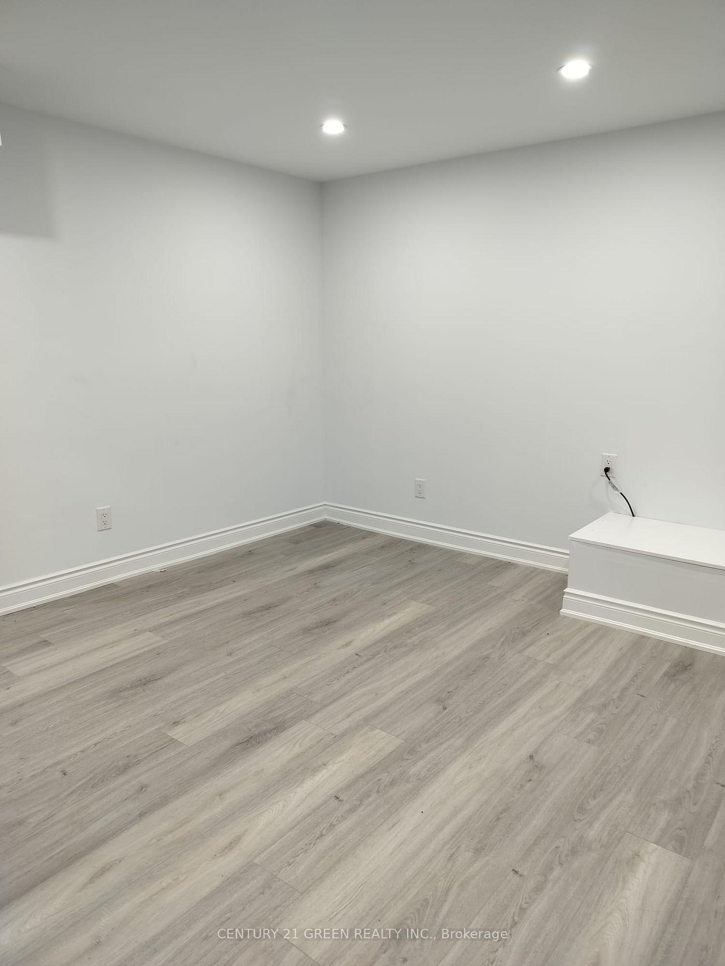 Photo 10 of Unit Lower, 852 Mcnair Circle, Milton, Beaty — HOMEH
