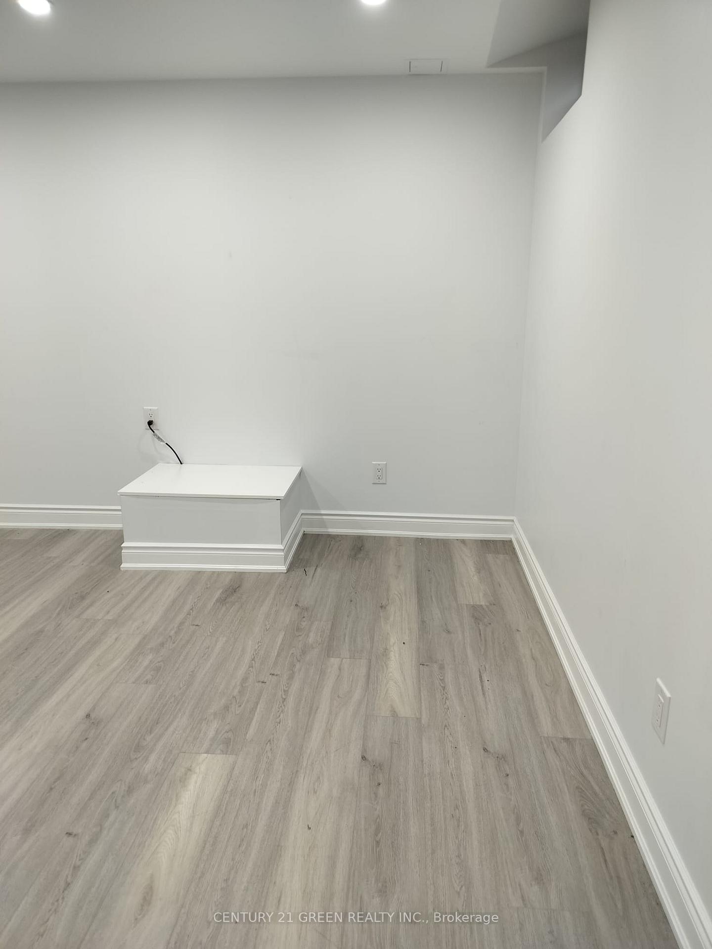 Photo 11 of Unit Lower, 852 Mcnair Circle, Milton, Beaty — HOMEH