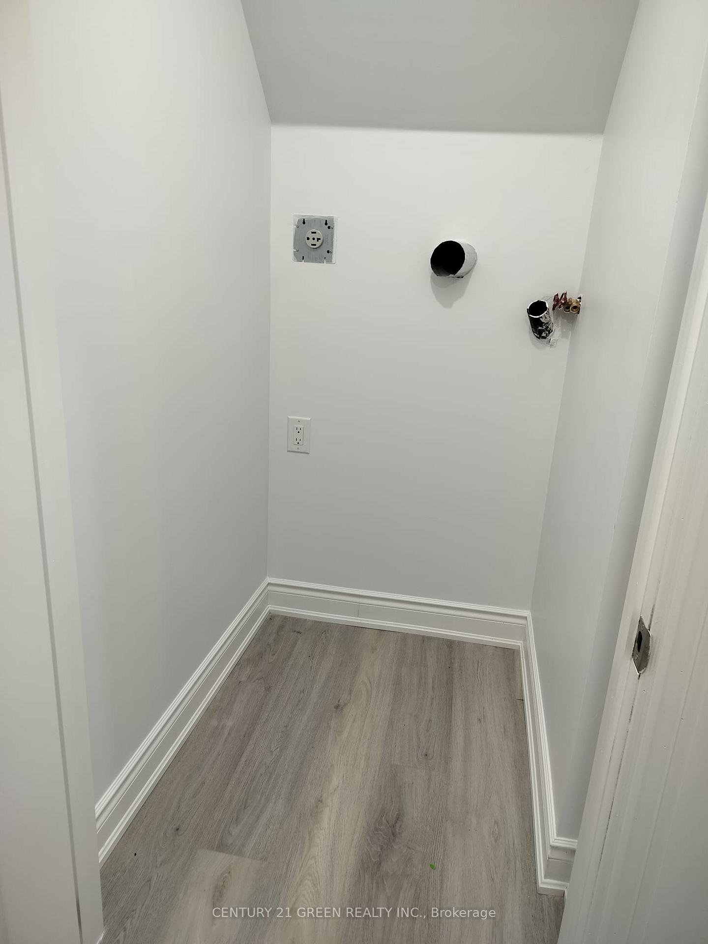 Photo 12 of Unit Lower, 852 Mcnair Circle, Milton, Beaty — HOMEH