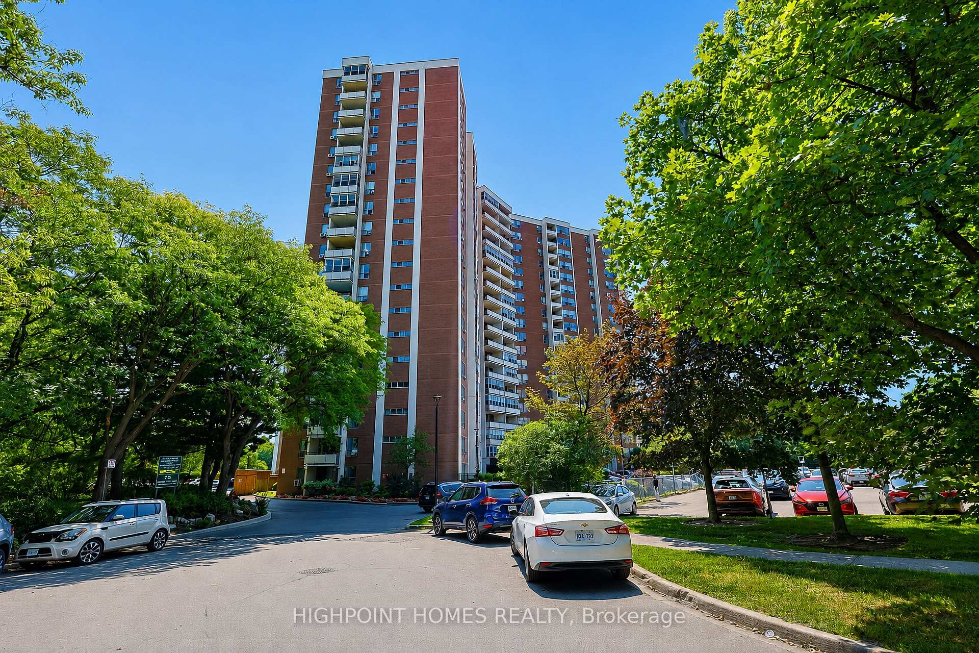 Photo 2 of 60 Pavane Link Way NE, Toronto, Flemingdon Park — HOMEH