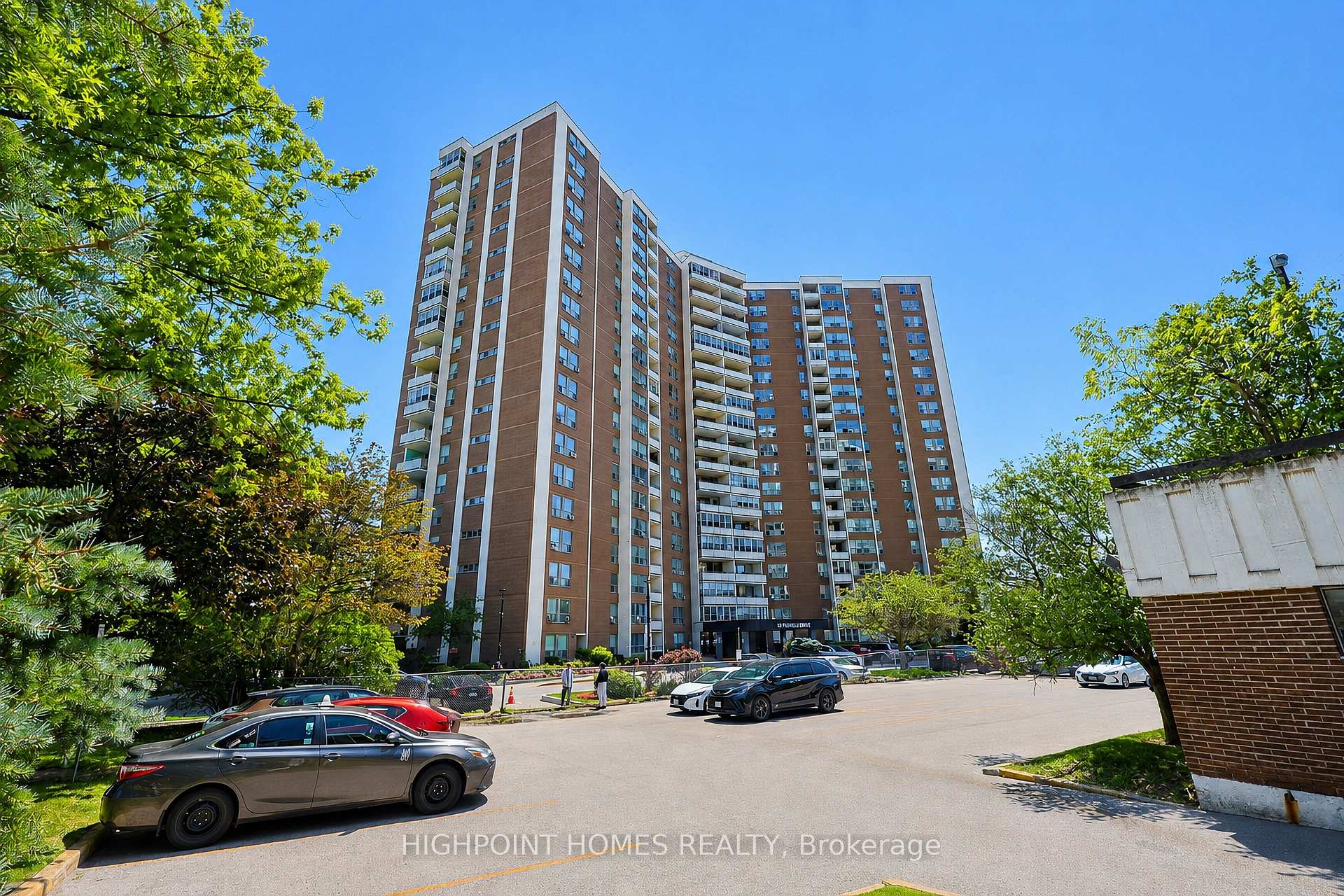Photo 3 of 60 Pavane Link Way NE, Toronto, Flemingdon Park — HOMEH