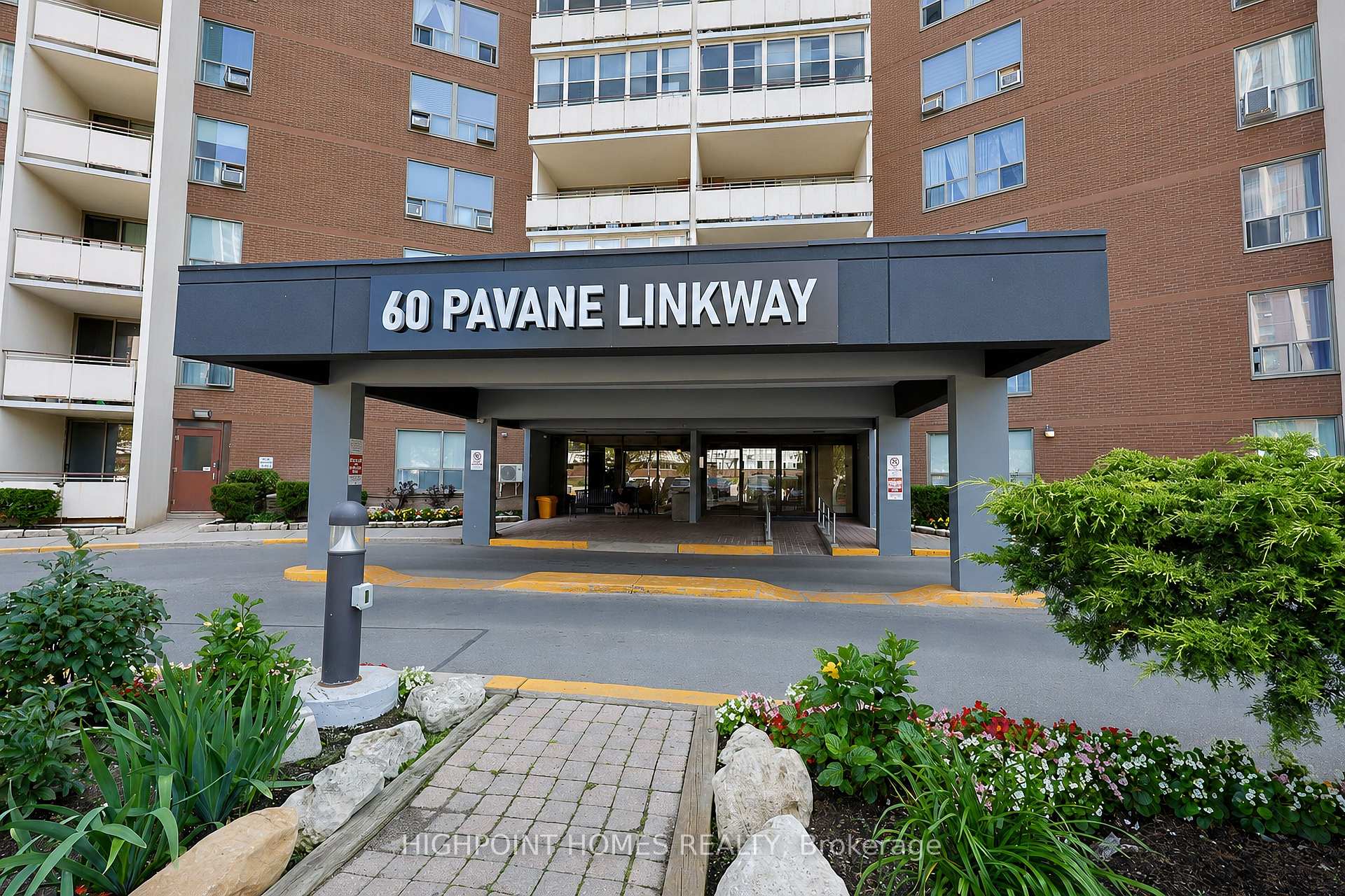 Photo 5 of 60 Pavane Link Way NE, Toronto, Flemingdon Park — HOMEH