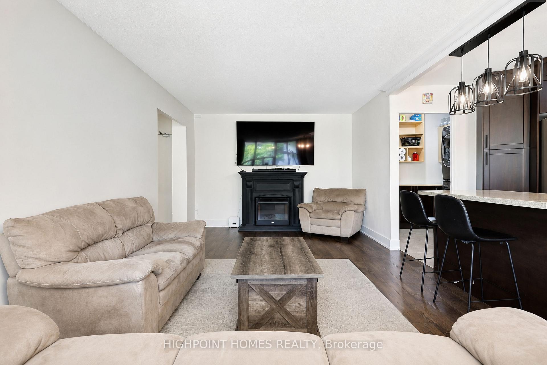 Photo 12 of 60 Pavane Link Way NE, Toronto, Flemingdon Park — HOMEH
