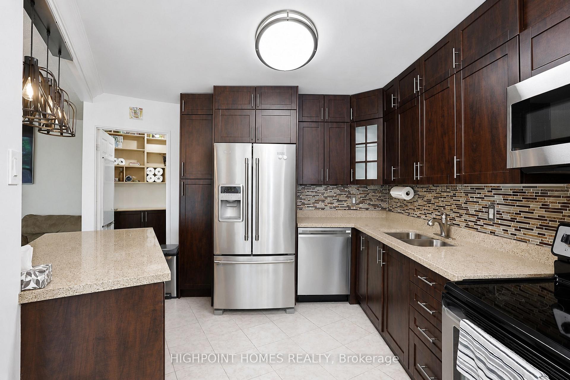 Photo 16 of 60 Pavane Link Way NE, Toronto, Flemingdon Park — HOMEH