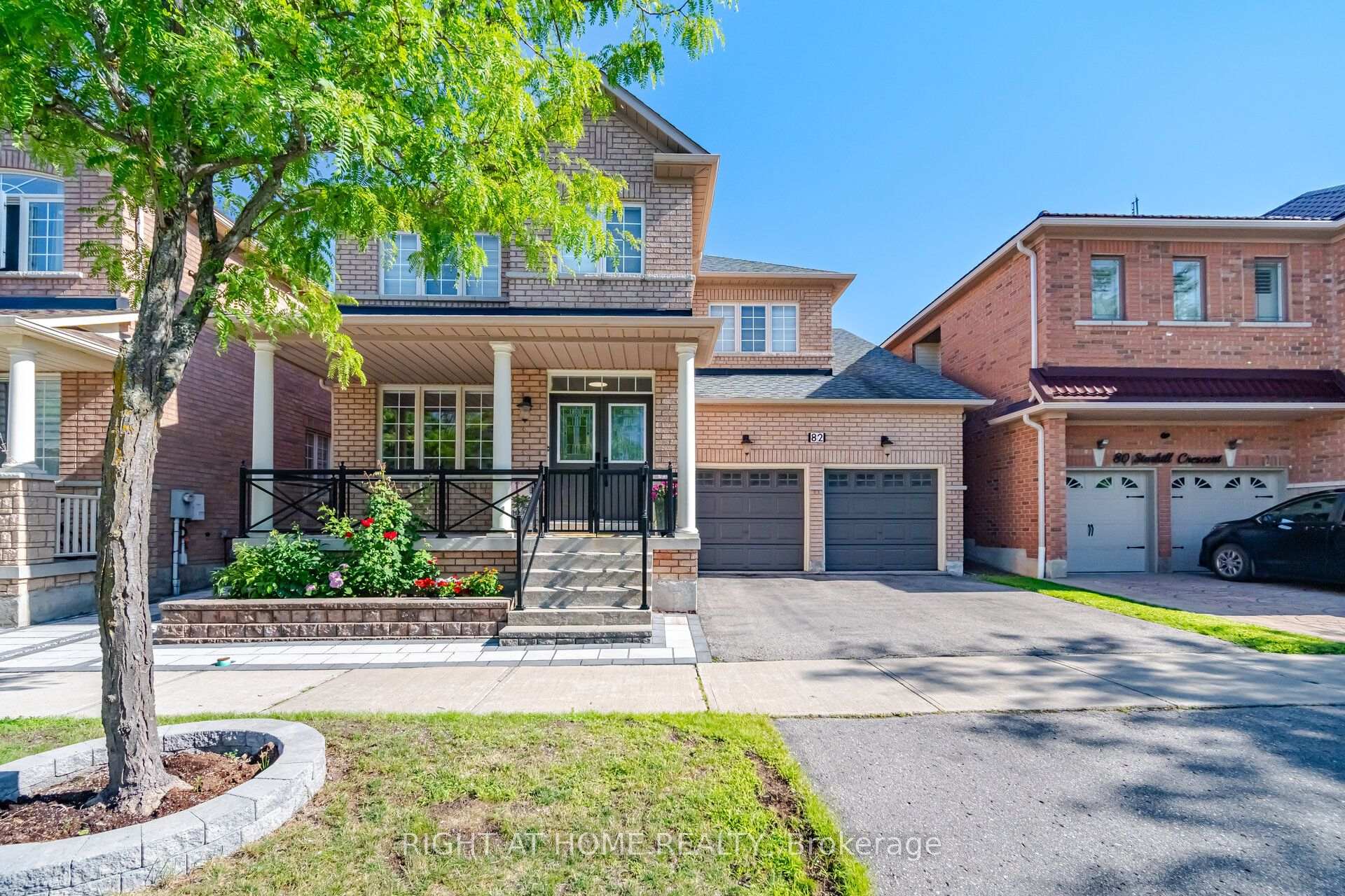 Photo 3 of 82 Starhill Crescent, Markham, Cachet — HOMEH