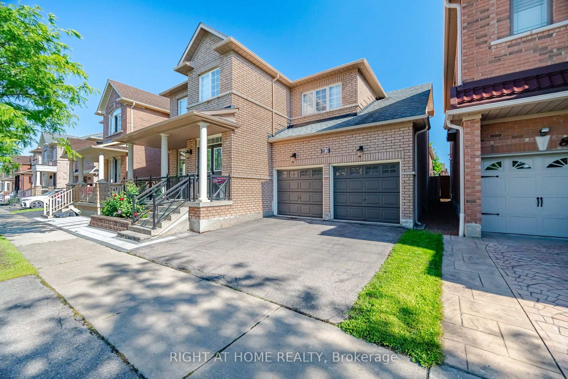 Photo 4 of 82 Starhill Crescent, Markham, Cachet — HOMEH