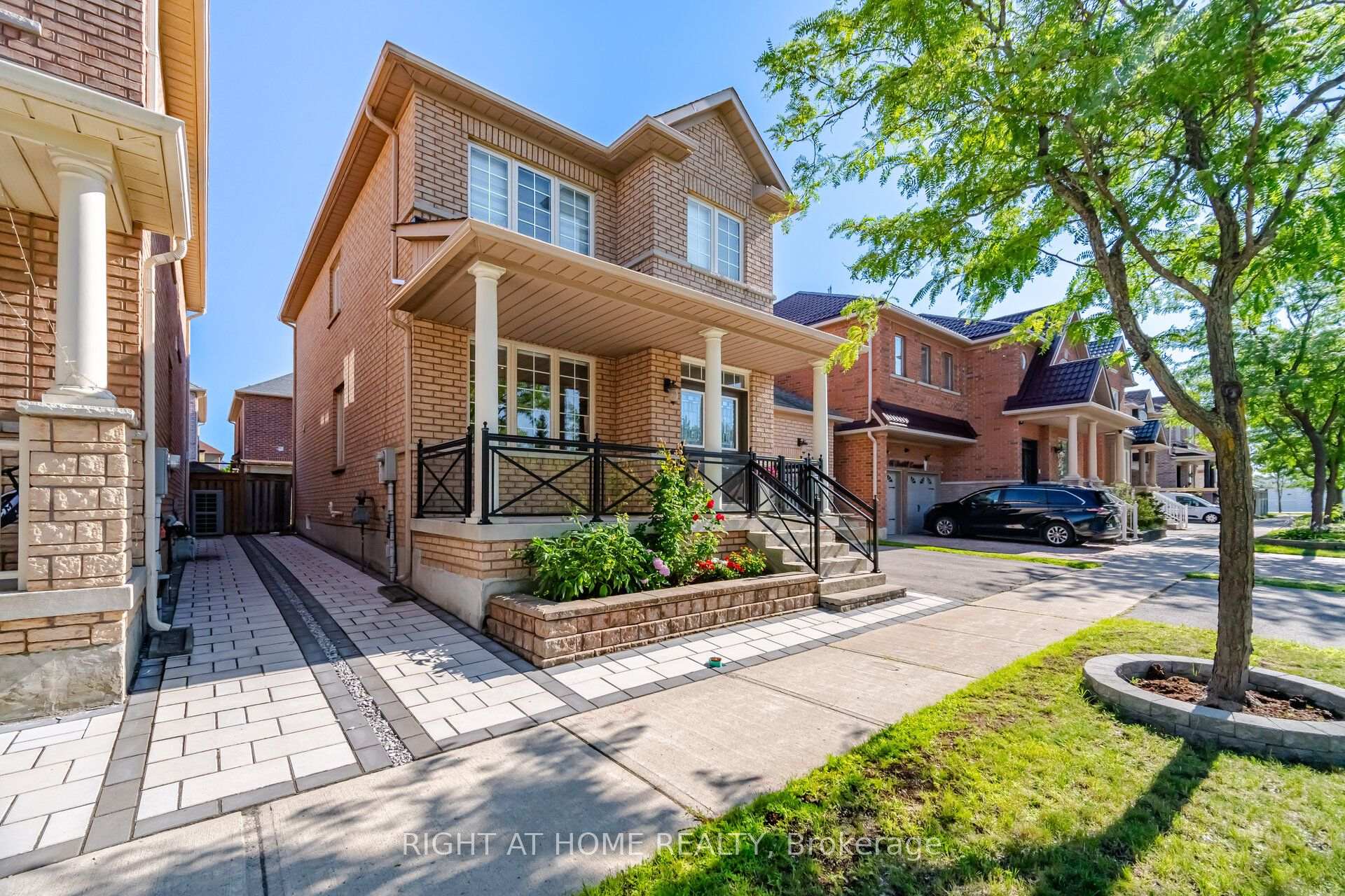 Photo 5 of 82 Starhill Crescent, Markham, Cachet — HOMEH