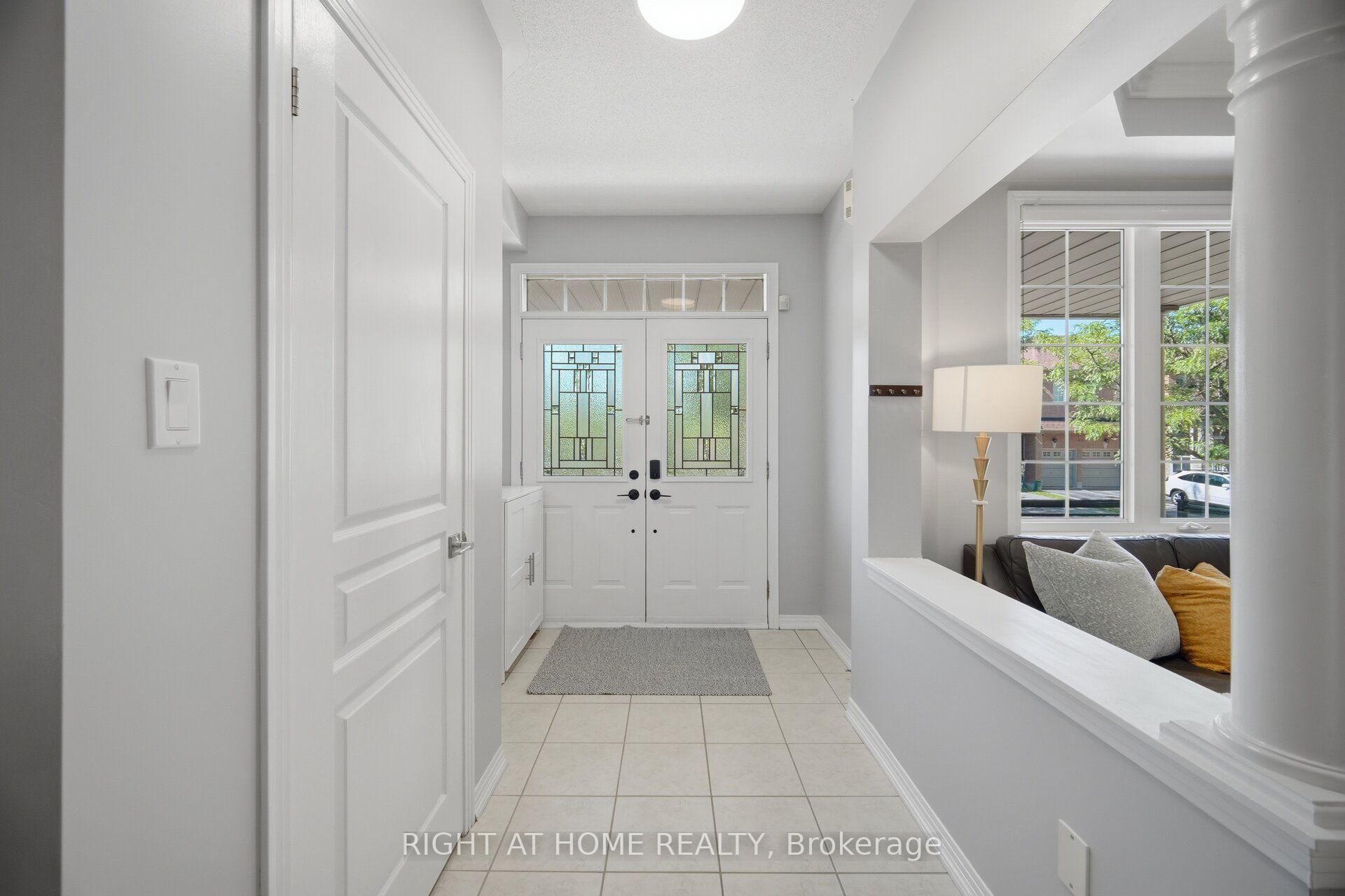 Photo 7 of 82 Starhill Crescent, Markham, Cachet — HOMEH