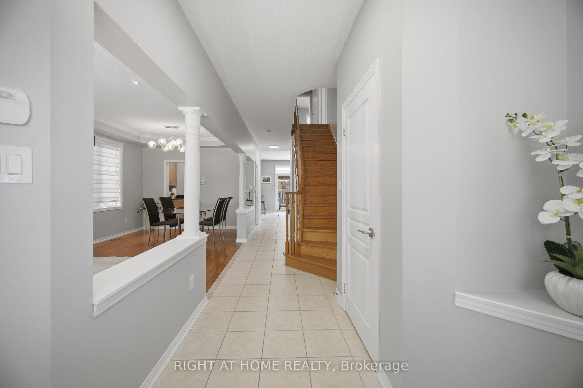Photo 8 of 82 Starhill Crescent, Markham, Cachet — HOMEH