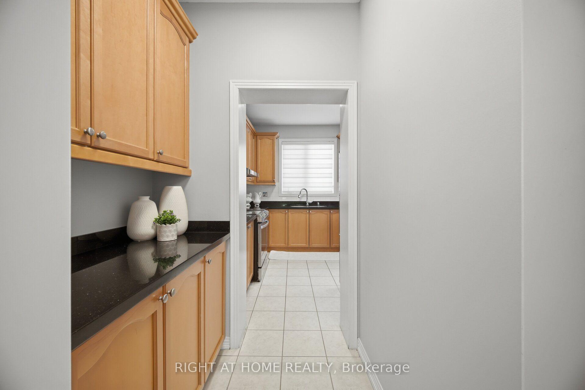 Photo 15 of 82 Starhill Crescent, Markham, Cachet — HOMEH