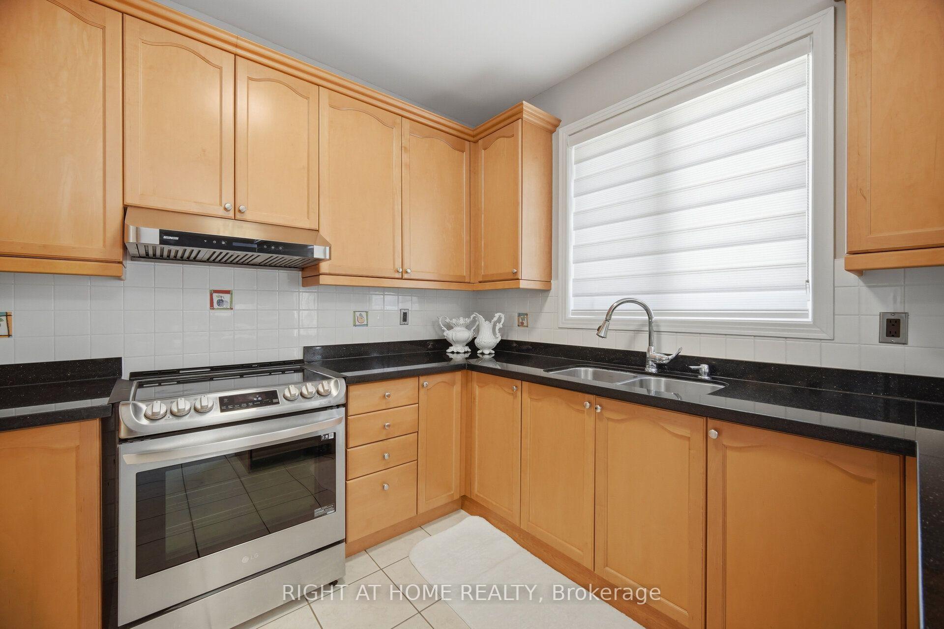 Photo 16 of 82 Starhill Crescent, Markham, Cachet — HOMEH