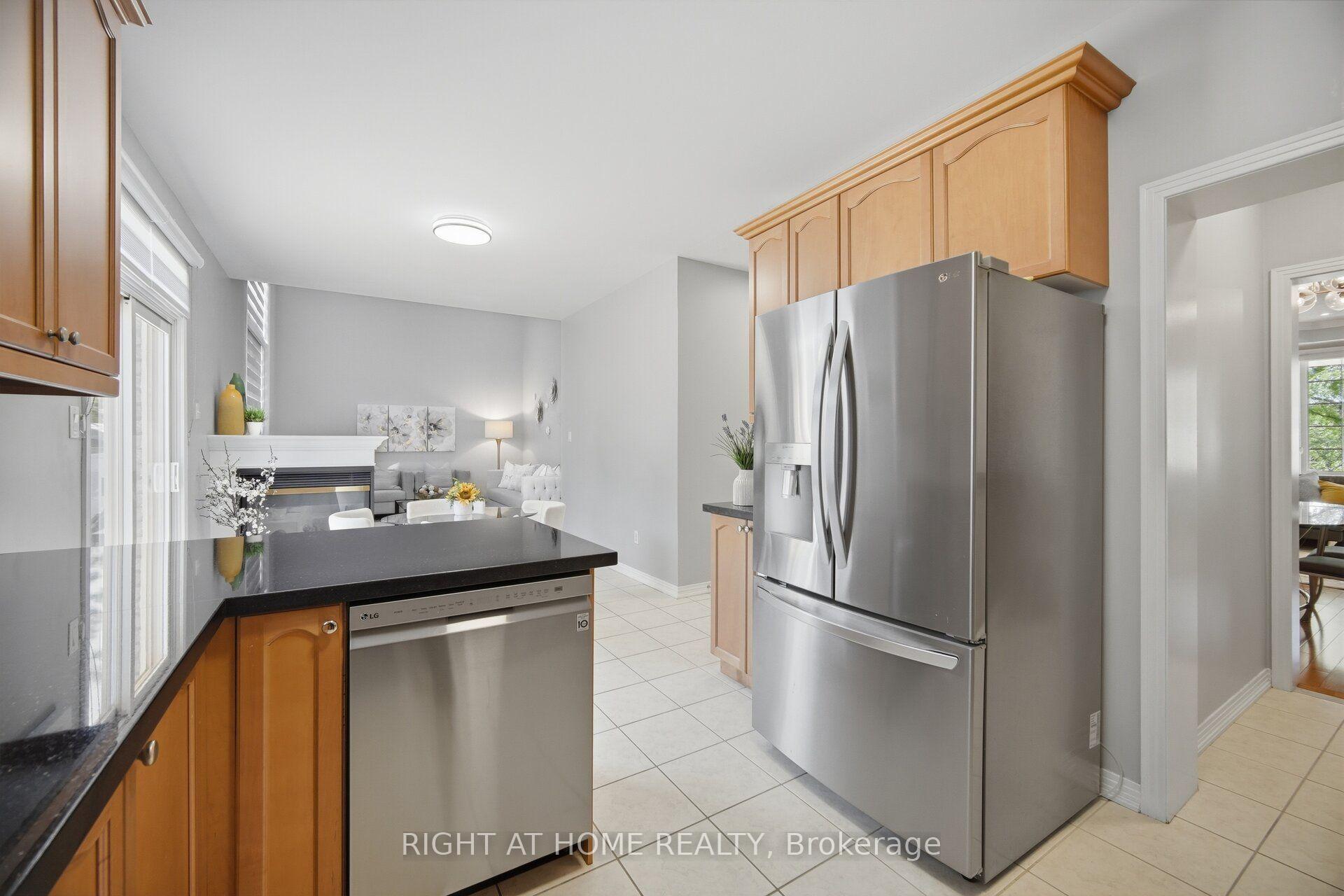 Photo 17 of 82 Starhill Crescent, Markham, Cachet — HOMEH
