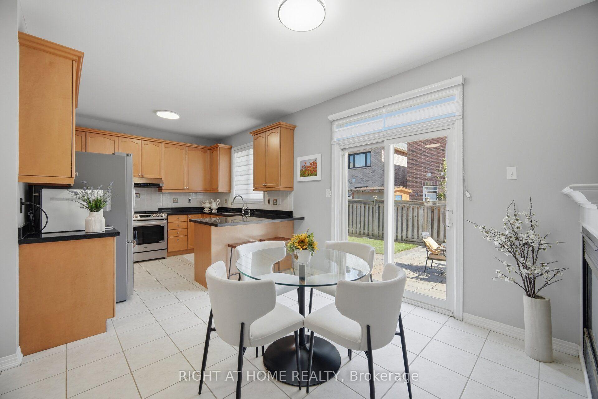 Photo 20 of 82 Starhill Crescent, Markham, Cachet — HOMEH