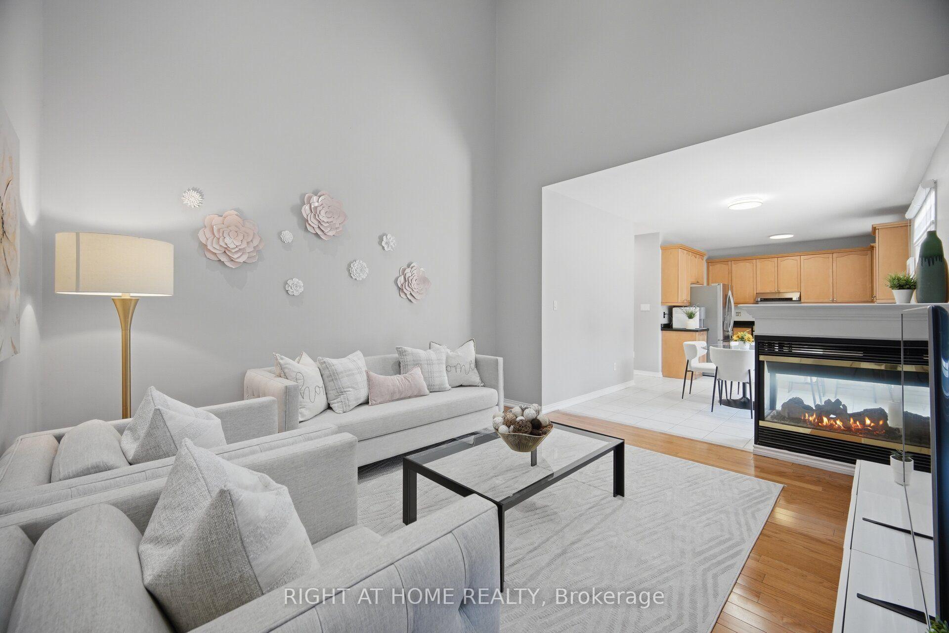 Photo 24 of 82 Starhill Crescent, Markham, Cachet — HOMEH