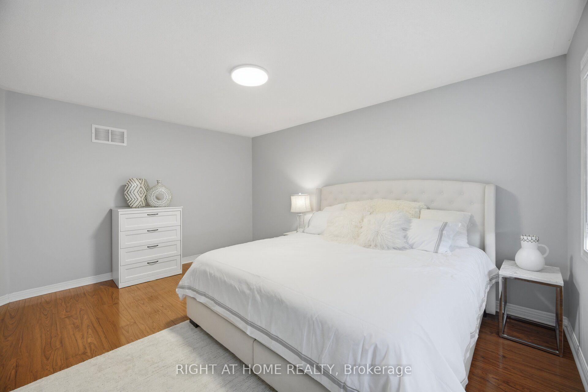 Photo 32 of 82 Starhill Crescent, Markham, Cachet — HOMEH