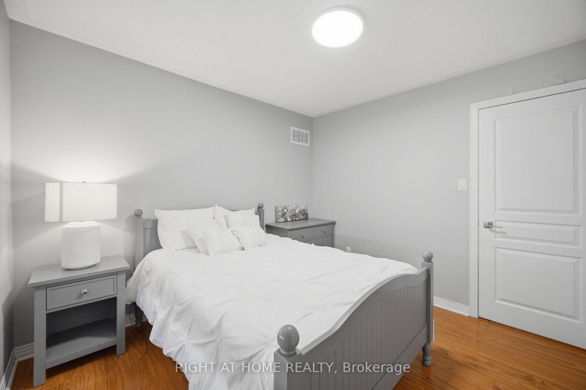 Photo 39 of 82 Starhill Crescent, Markham, Cachet — HOMEH
