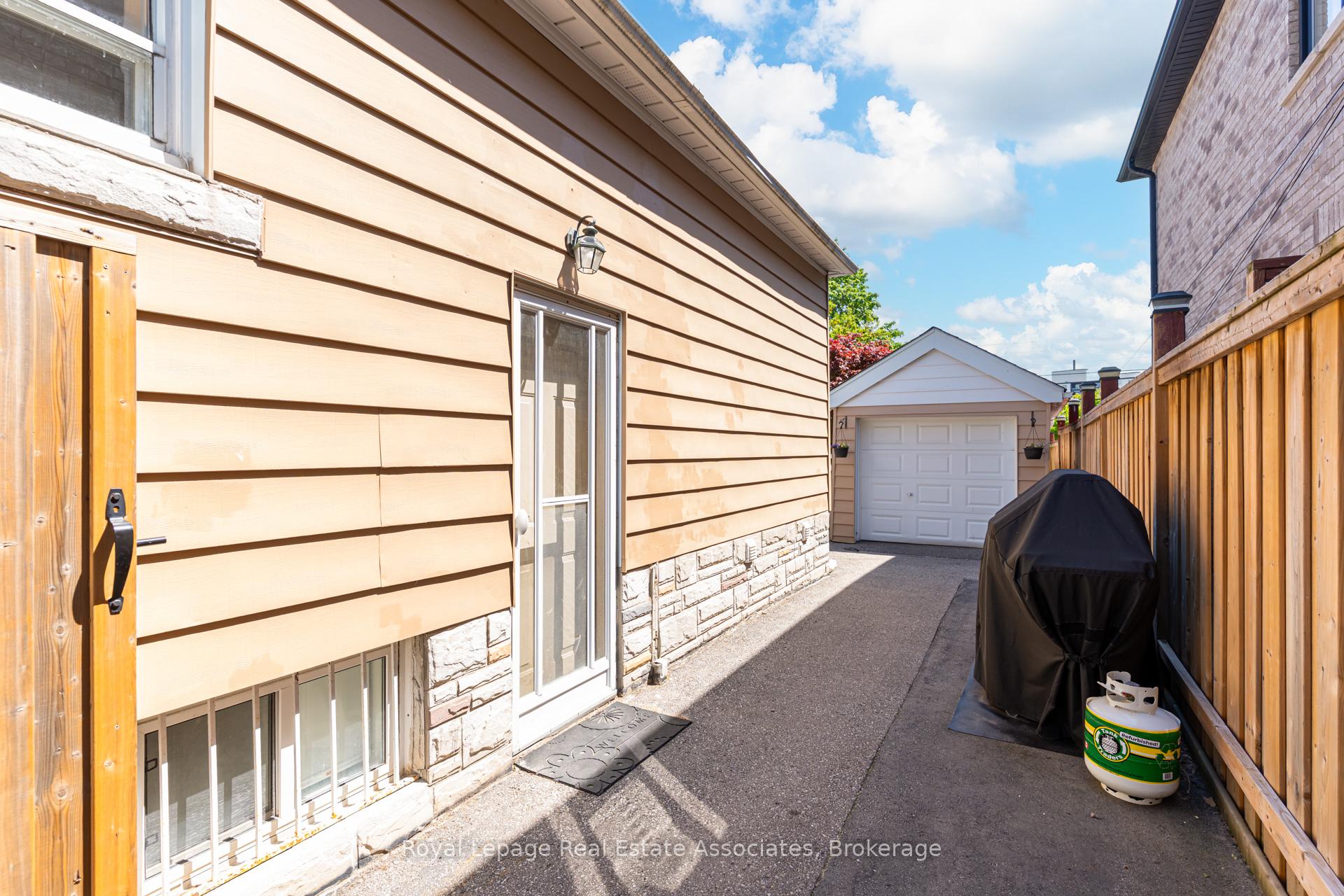 Photo 19 of 43 Heale Avenue, Scarborough, Birchcliffe-Cliffside — HOMEH