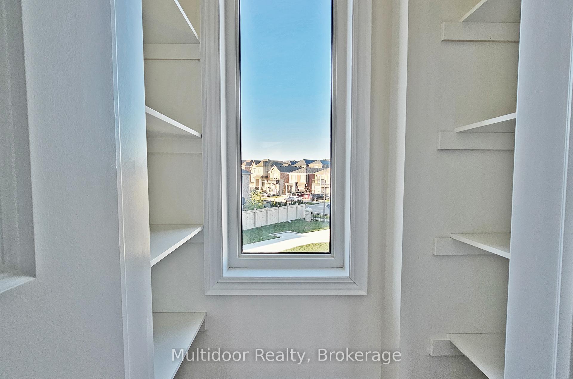 Photo 8 of 159 Tennant Circle, Vaughan, Vellore Village — HOMEH