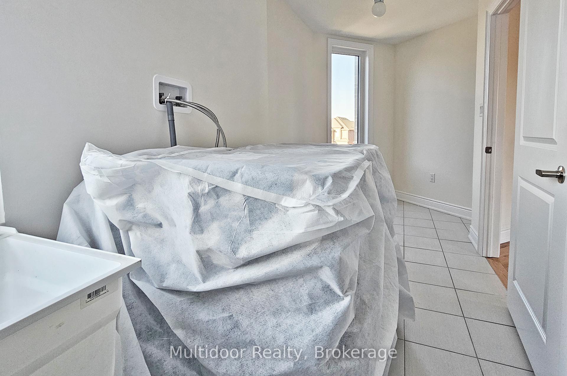 Photo 17 of 159 Tennant Circle, Vaughan, Vellore Village — HOMEH