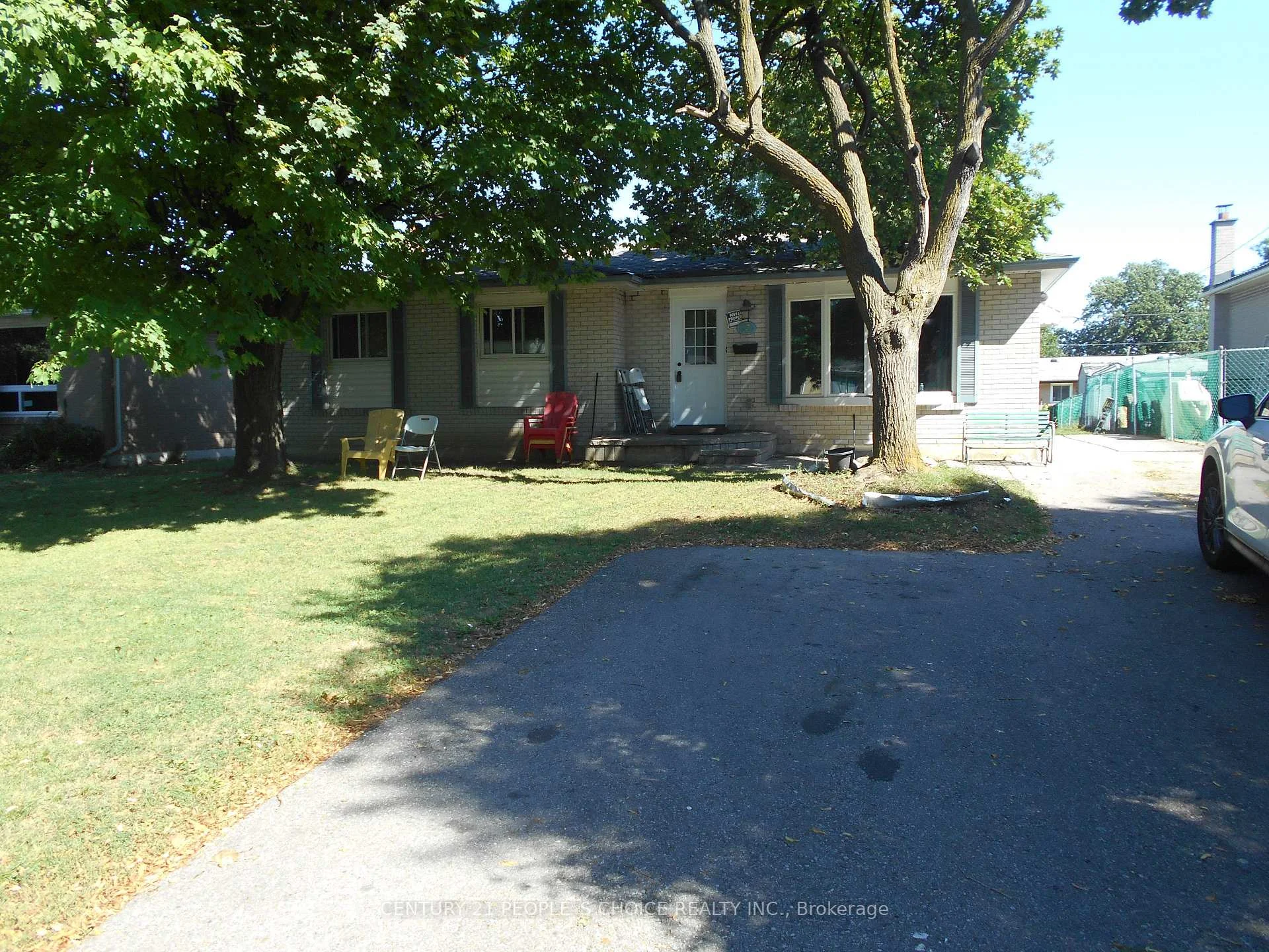 Photo 2 of 13 Brookdale Crescent, Brampton, Avondale — HOMEH
