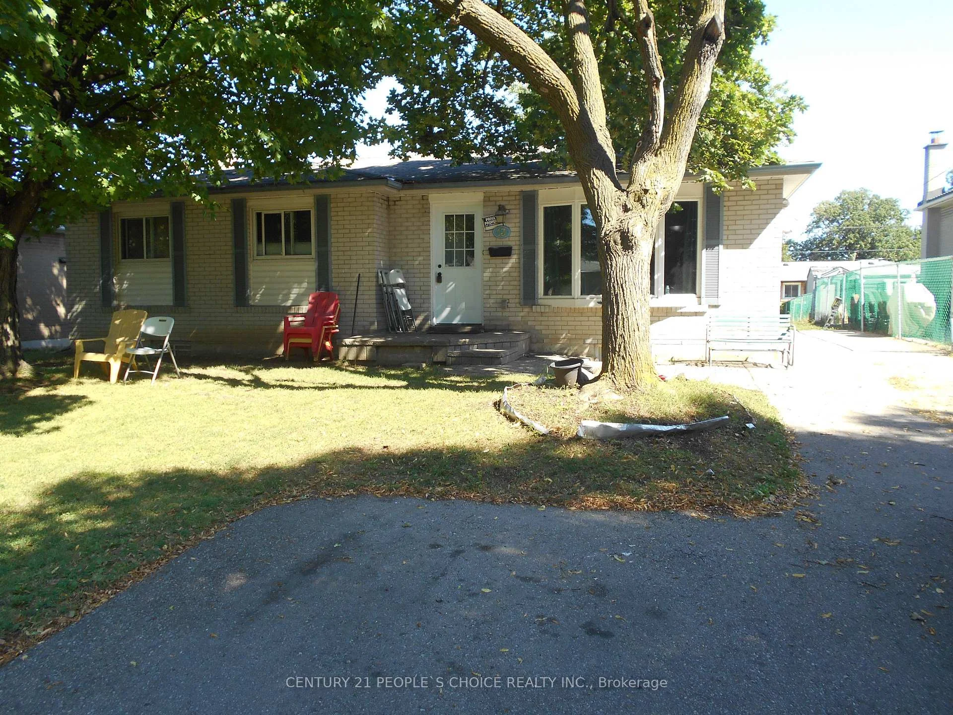Photo 3 of 13 Brookdale Crescent, Brampton, Avondale — HOMEH