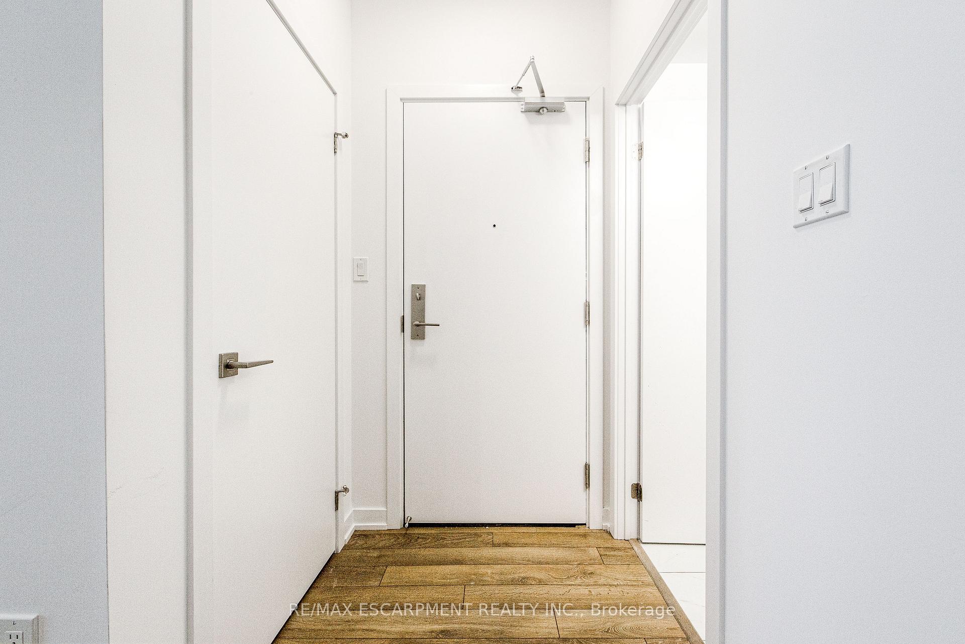 Photo 5 of Unit 112, 2433 Dufferin Street, North York, Briar Hill-Belgravia — HOMEH