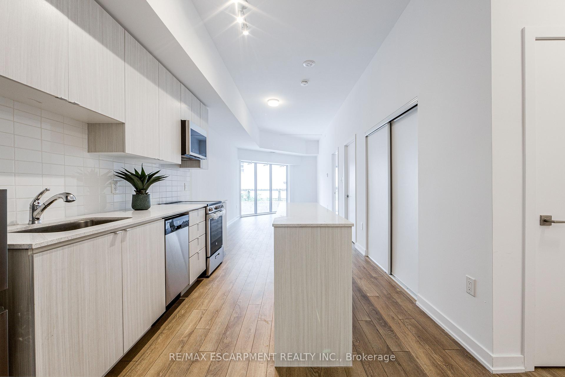 Photo 7 of Unit 112, 2433 Dufferin Street, North York, Briar Hill-Belgravia — HOMEH