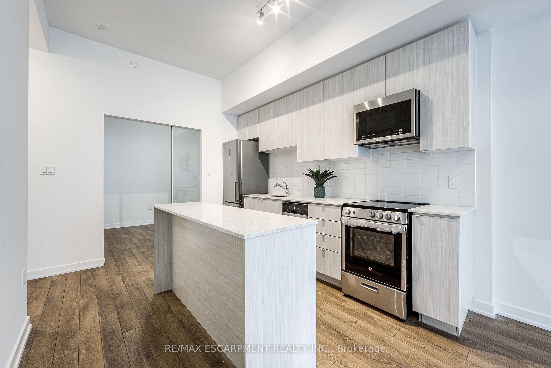 Photo 8 of Unit 112, 2433 Dufferin Street, North York, Briar Hill-Belgravia — HOMEH